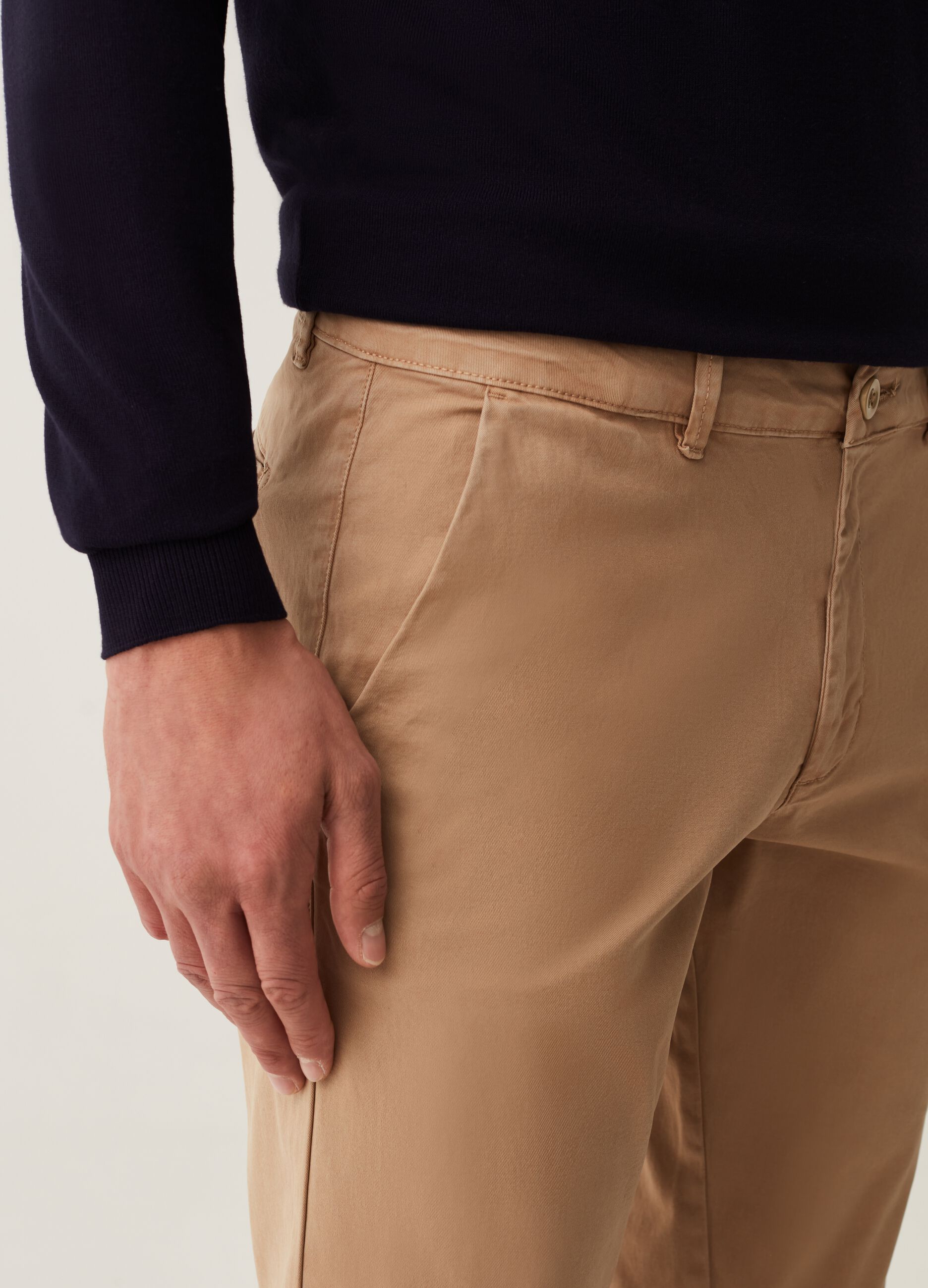 Pantaloni chino in cotone stretch tinta unita_3