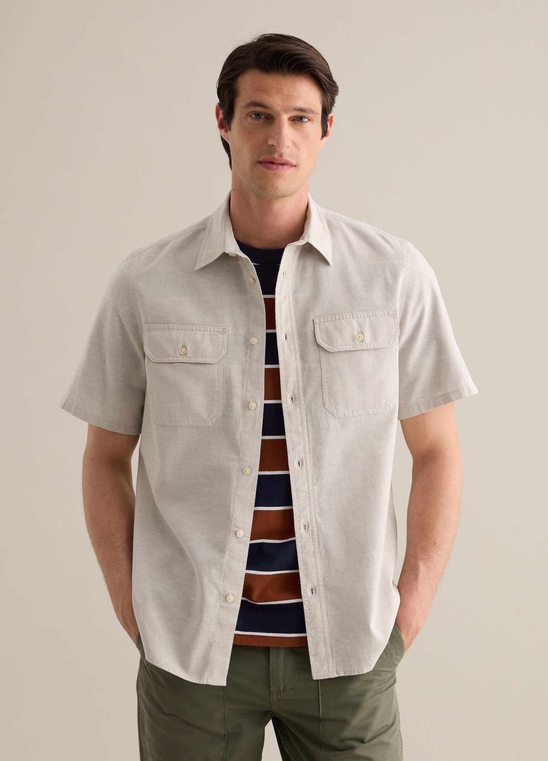 Camicia da uomo in misto cotone e lino beige regular fit con tasche