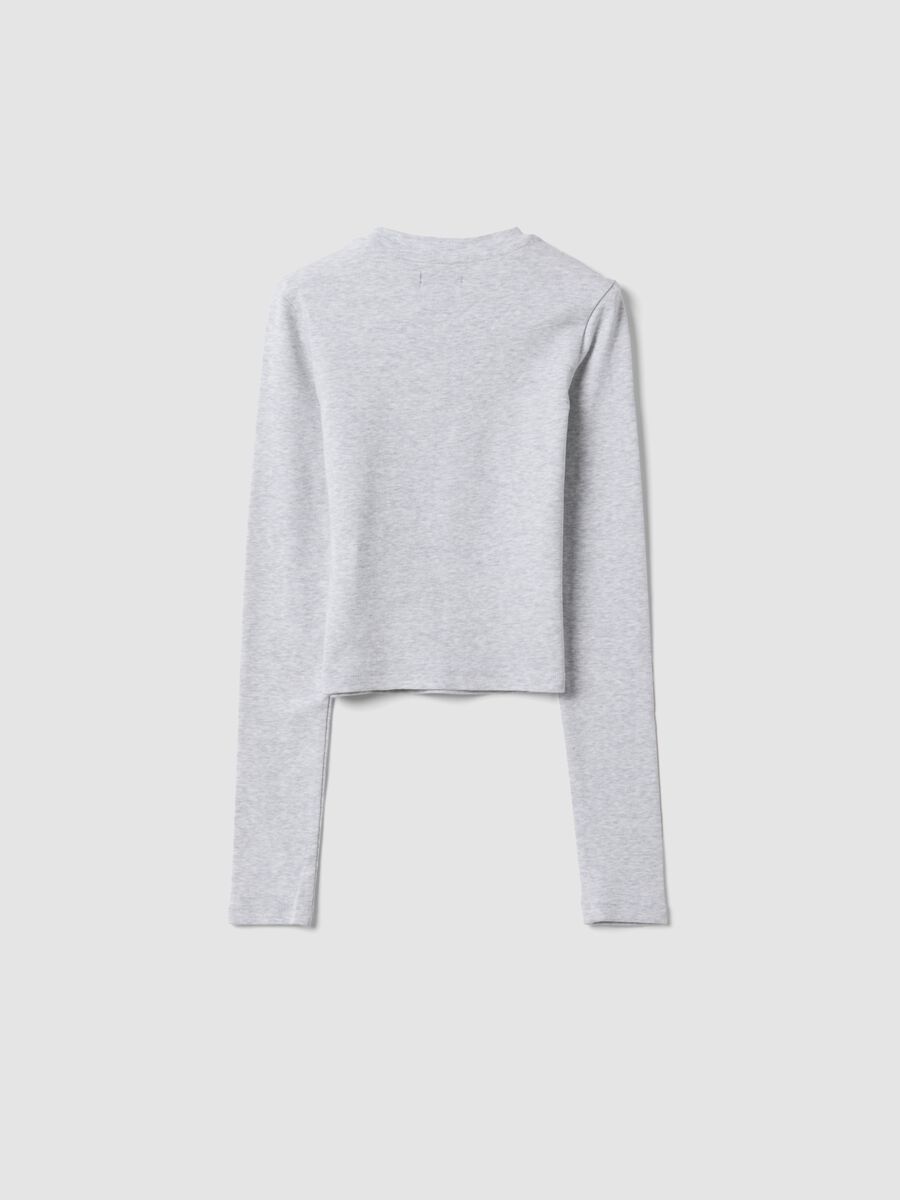 T-shirt grigia in cotone organico elasticizzato con collo a costine per ragazza_1