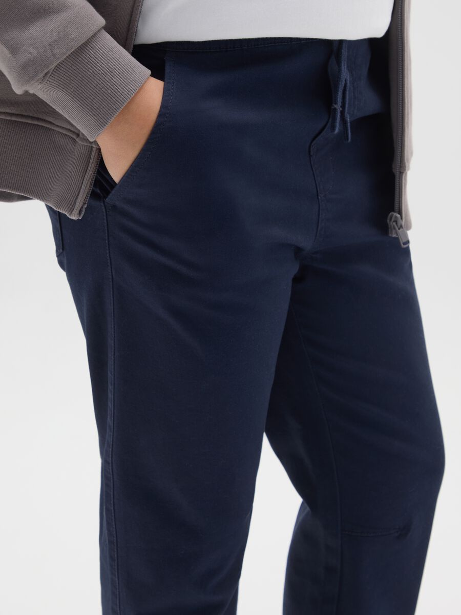 Pantaloni da ragazzo in cotone elasticizzato blu relaxed fit_2