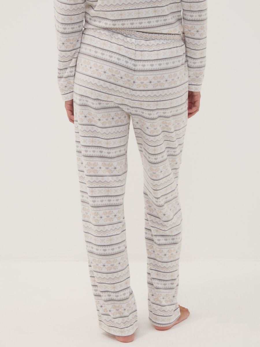 Pantaloni pigiama bianchi con fantasia nordica_3