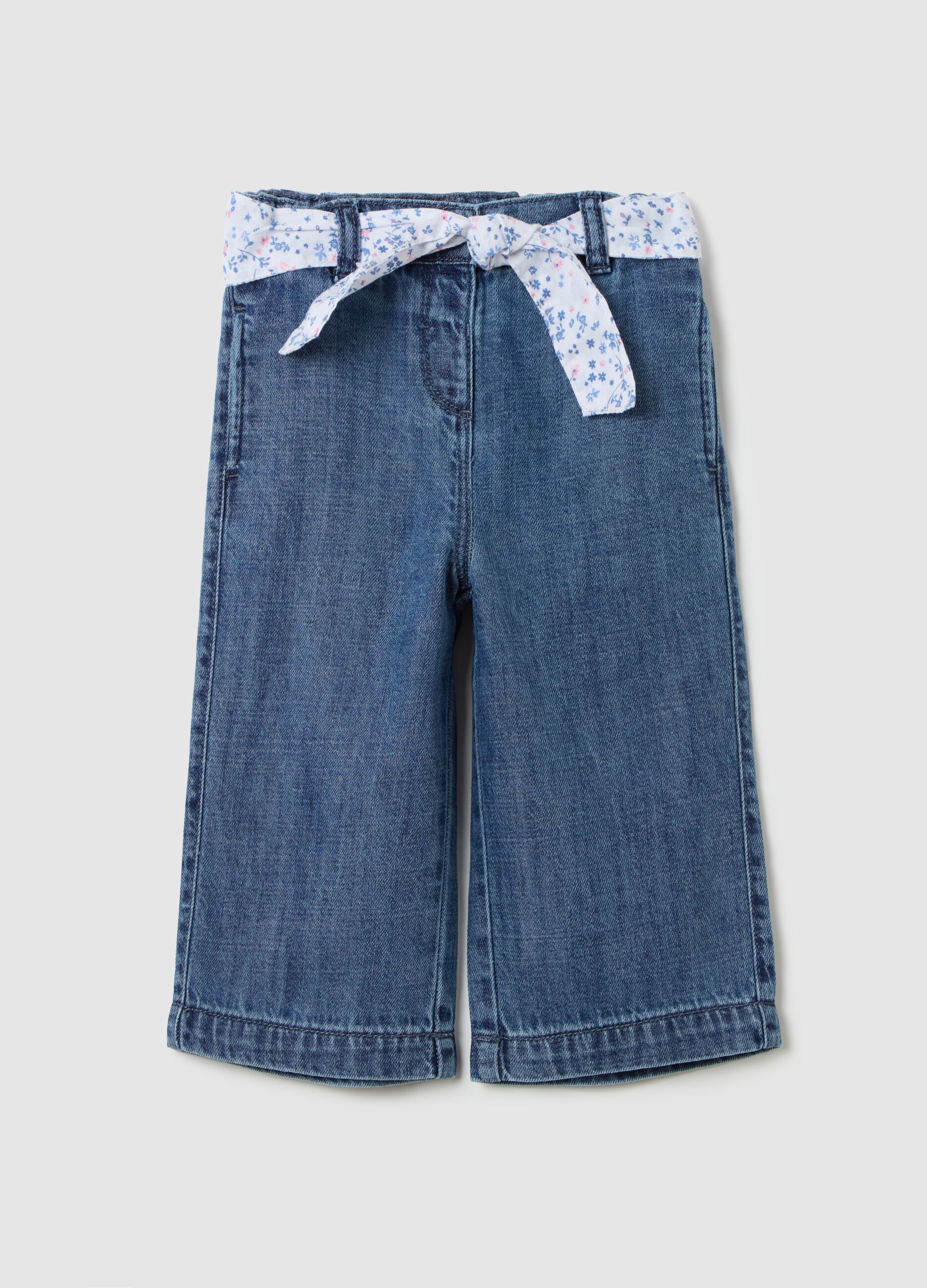 Wide-leg jeans with floral belt