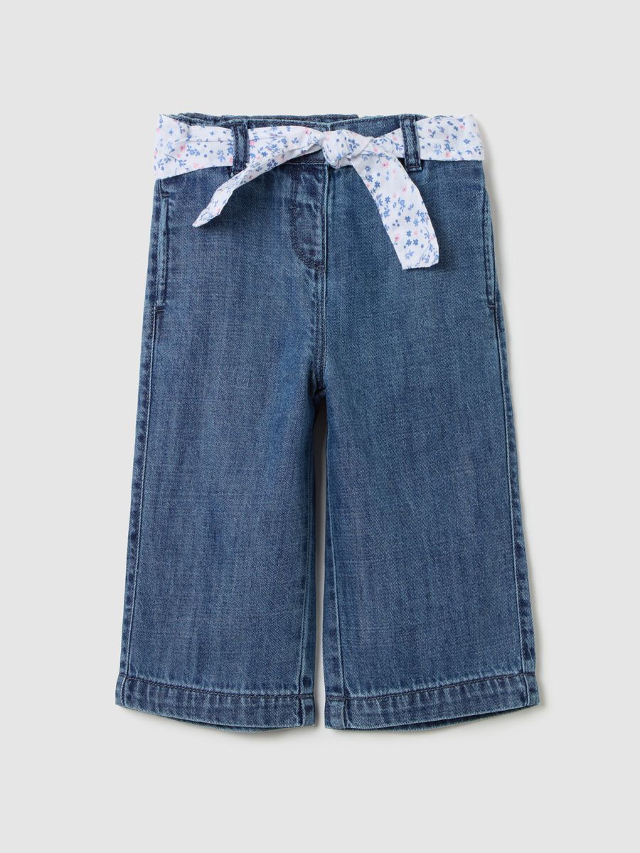 Wide-leg jeans with floral belt_0