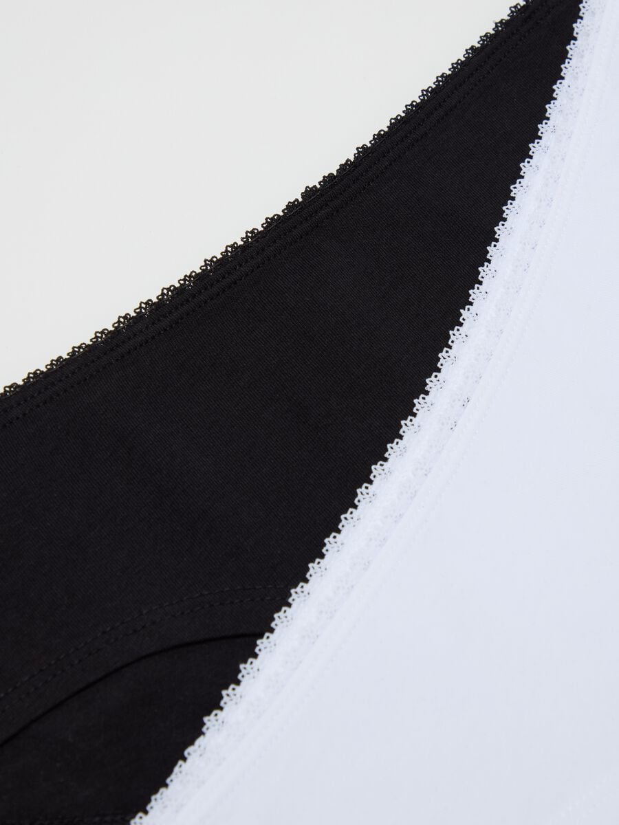 Two-pack knicker shorts with lace trim_5
