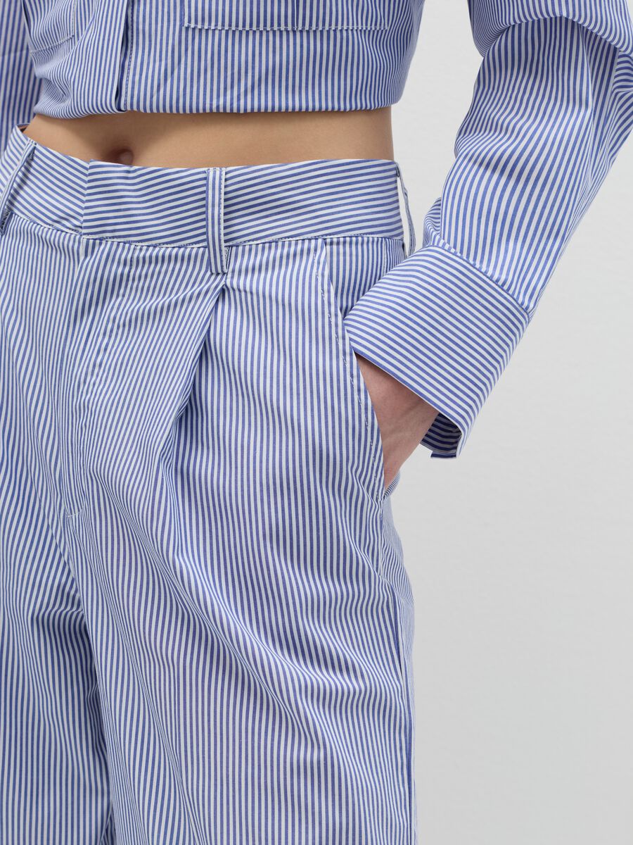 Tailored trousers with thin stripes_2