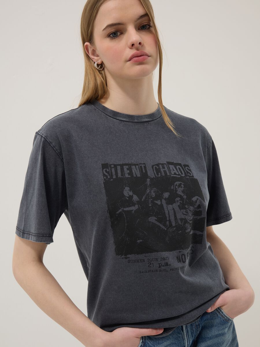 T-shirt in puro cotone grigia relaxed fit con stampa_0