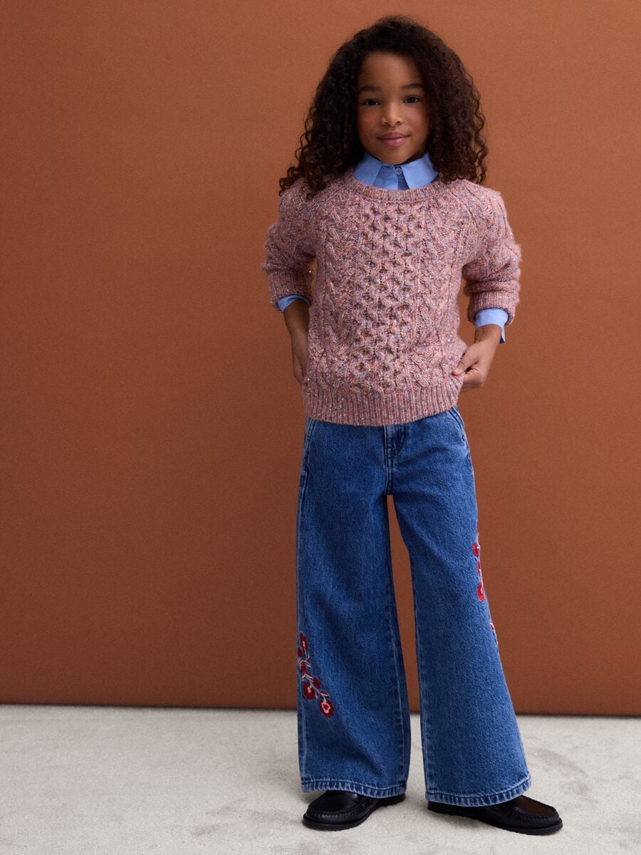 Jeans blu wide leg in puro cotone con ricami floreali_0