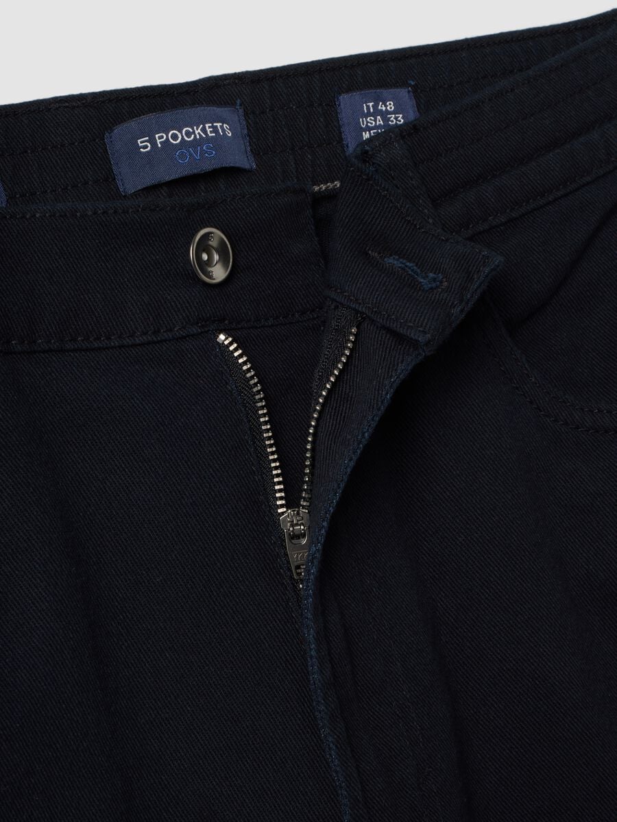 Pantaloni straight neri in twill di cotone elasticizzato_2