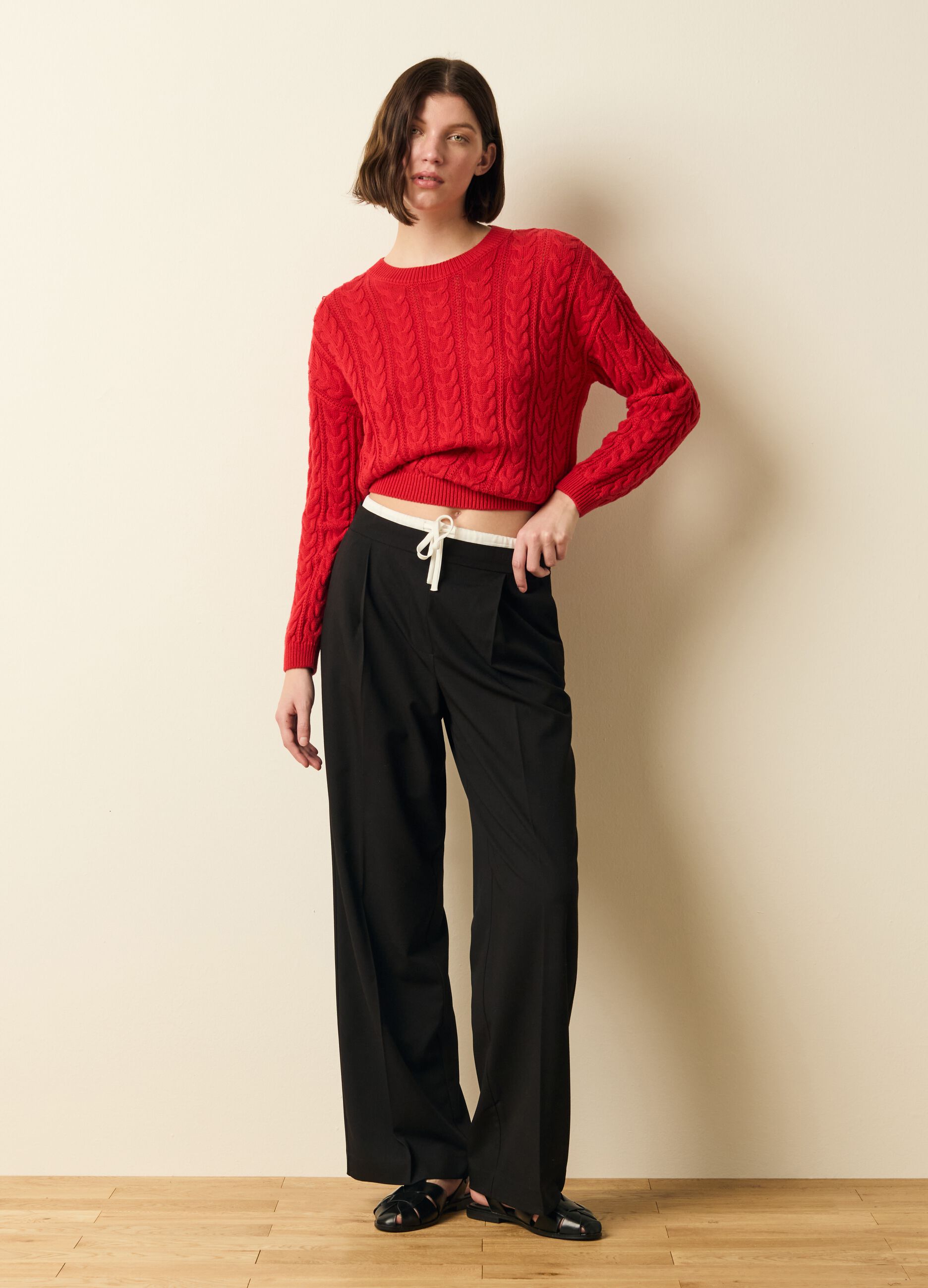 Cable-knit pullover with round neck