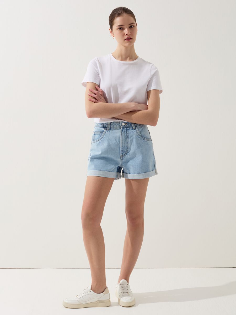 Mum-fit shorts in denim_0