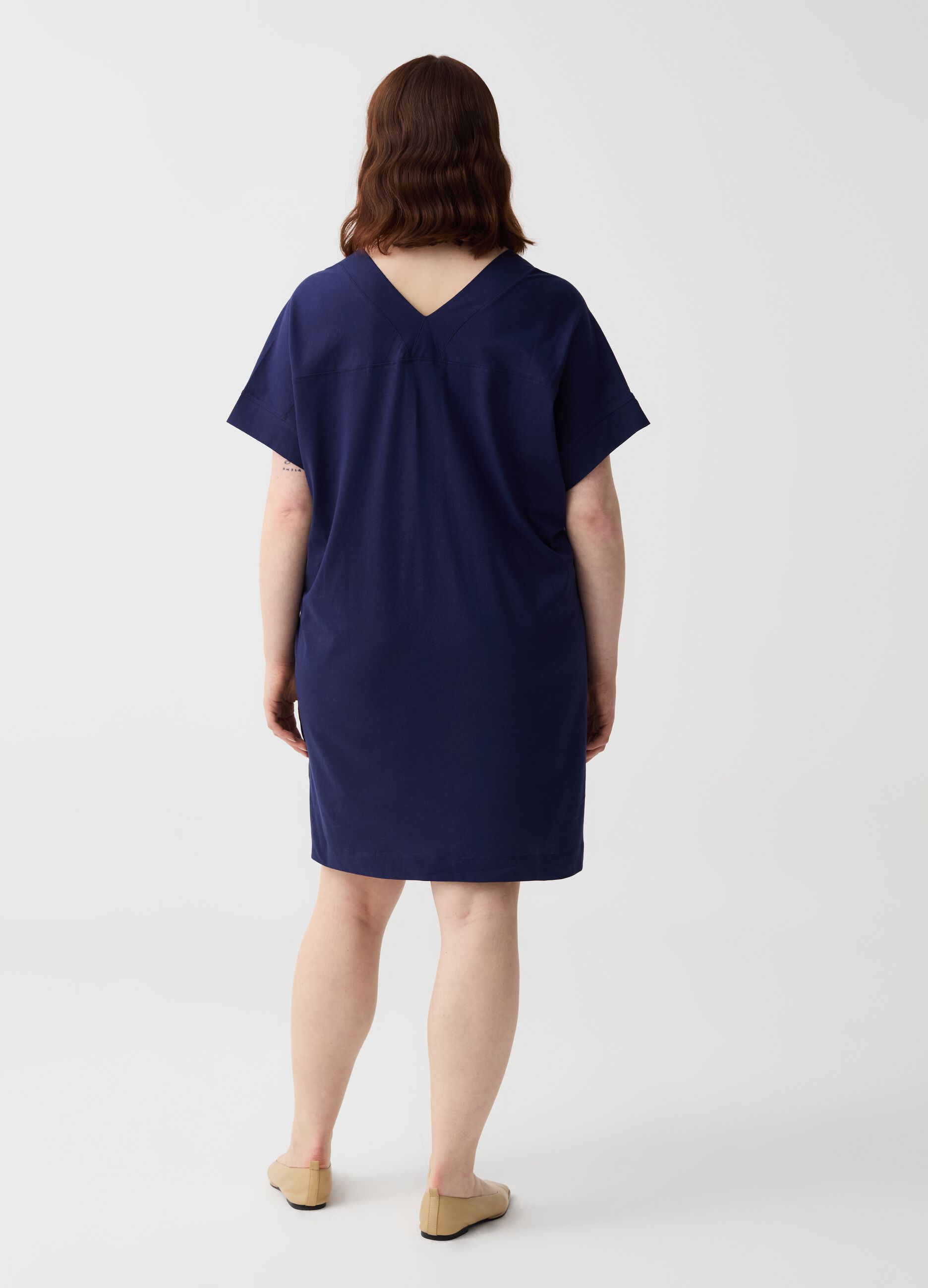 Essential Curvy short dress in jersey with V neck