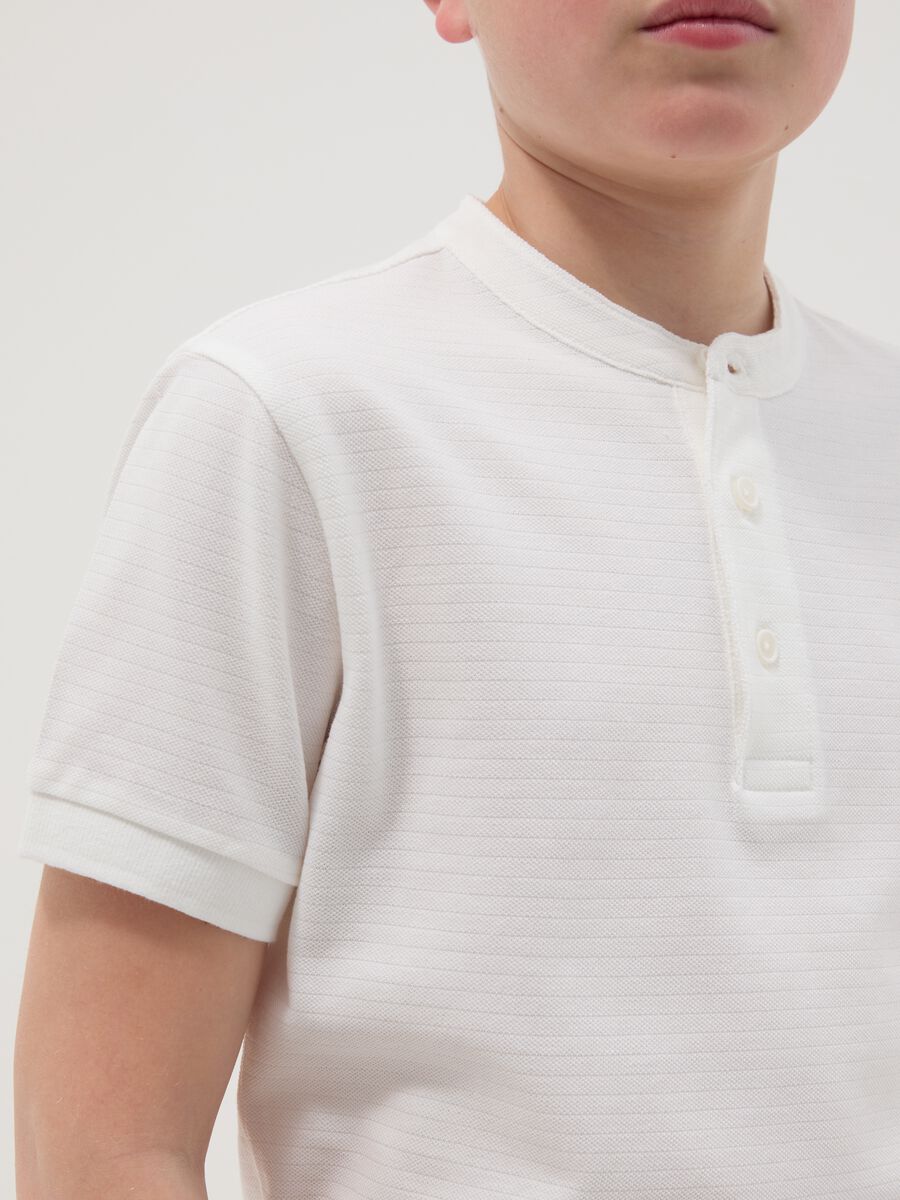Polo in puro cotone bianca da ragazzo regular fit con collo coreano_1