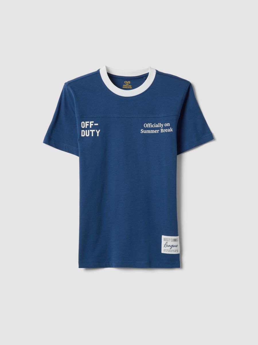 T-shirt in puro cotone blu da ragazzo relaxed fit con collo bianco_0