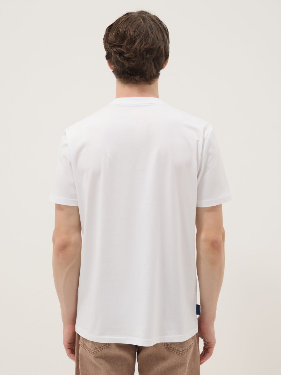 T-shirt bianca in puro cotone con stampa regular fit_3