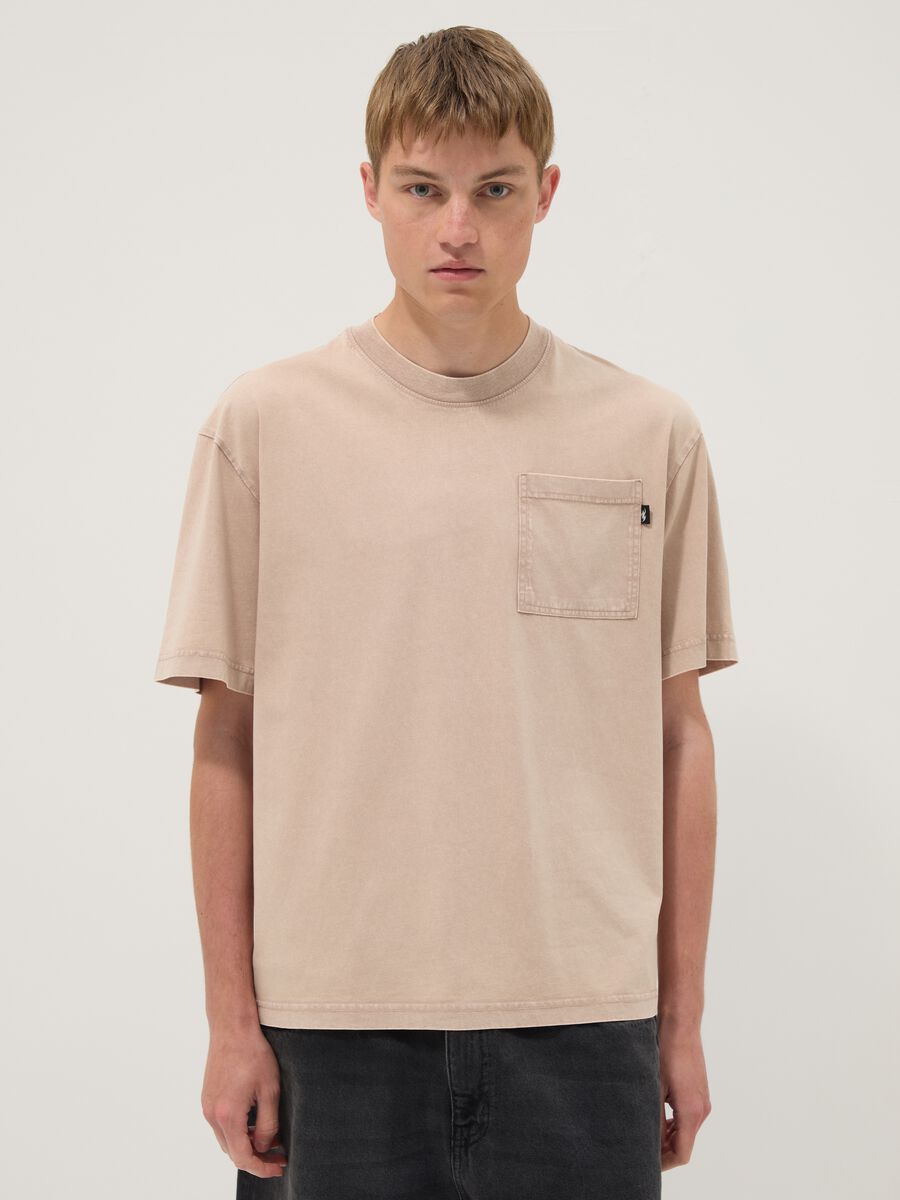 Beige pure cotton T-shirt with chest pocket, regular fit_3