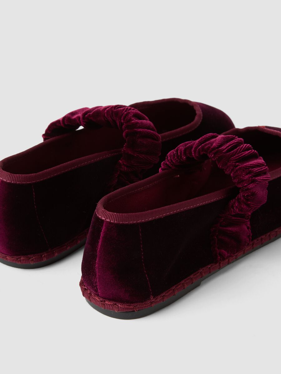 Classic purple furlane with gathered strap_2