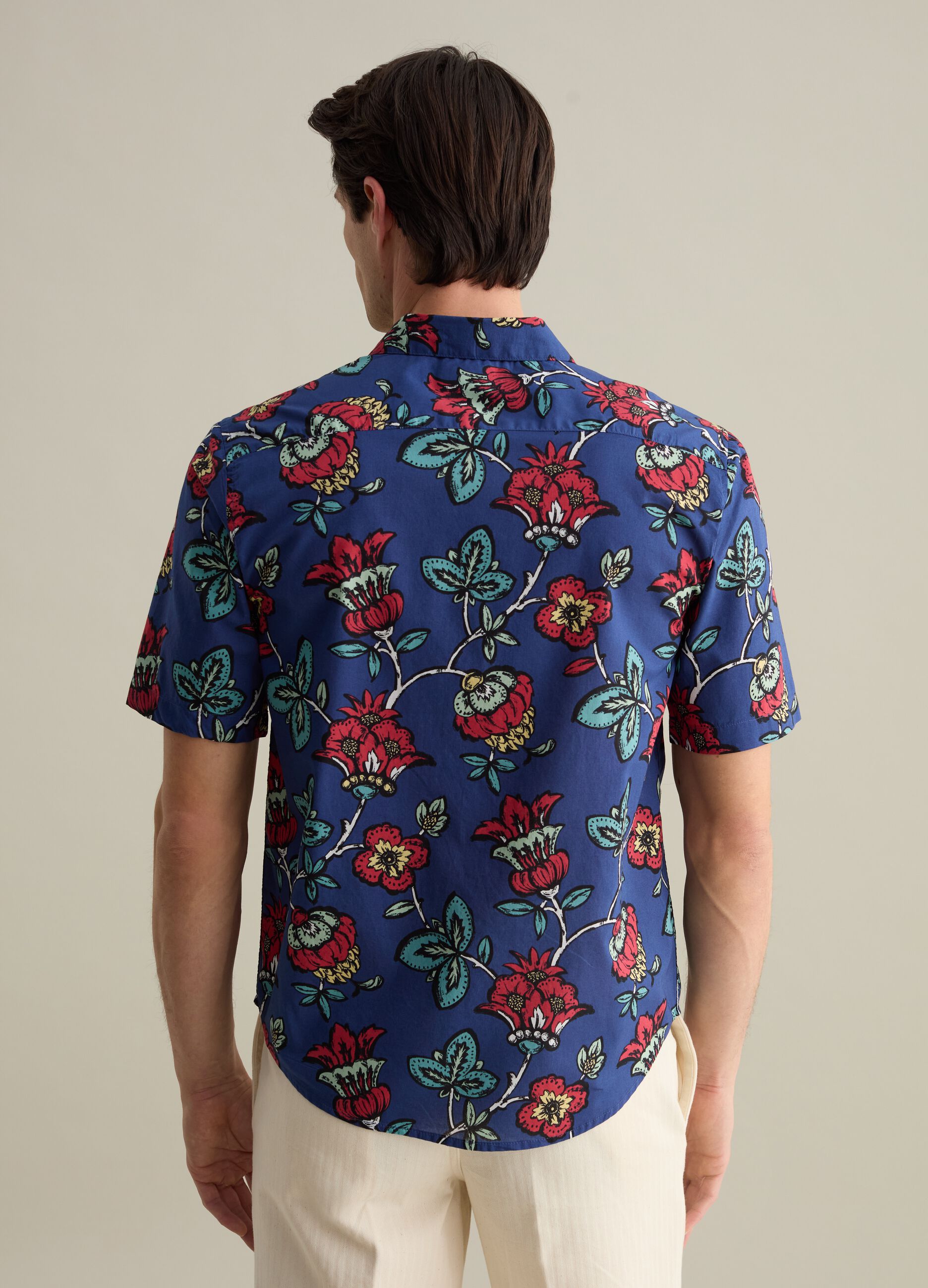 Short-sleeved shirt with floral print