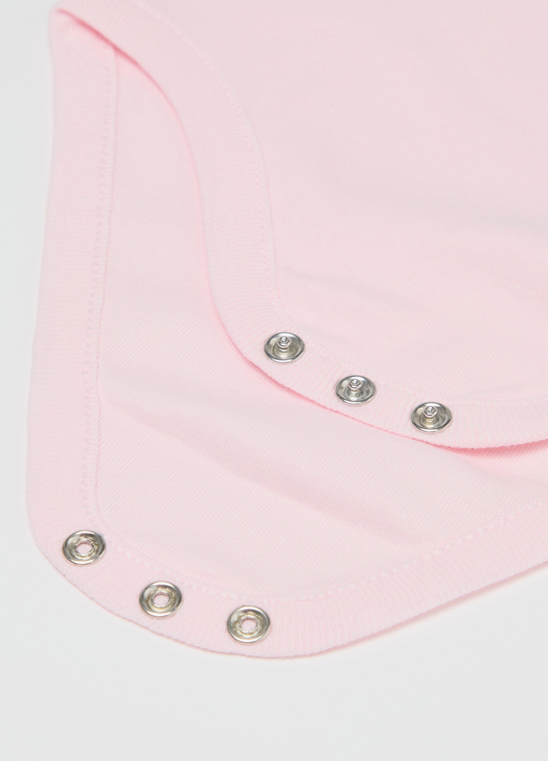 Three-pack pink and white sleeveless bodysuits in organic cotton