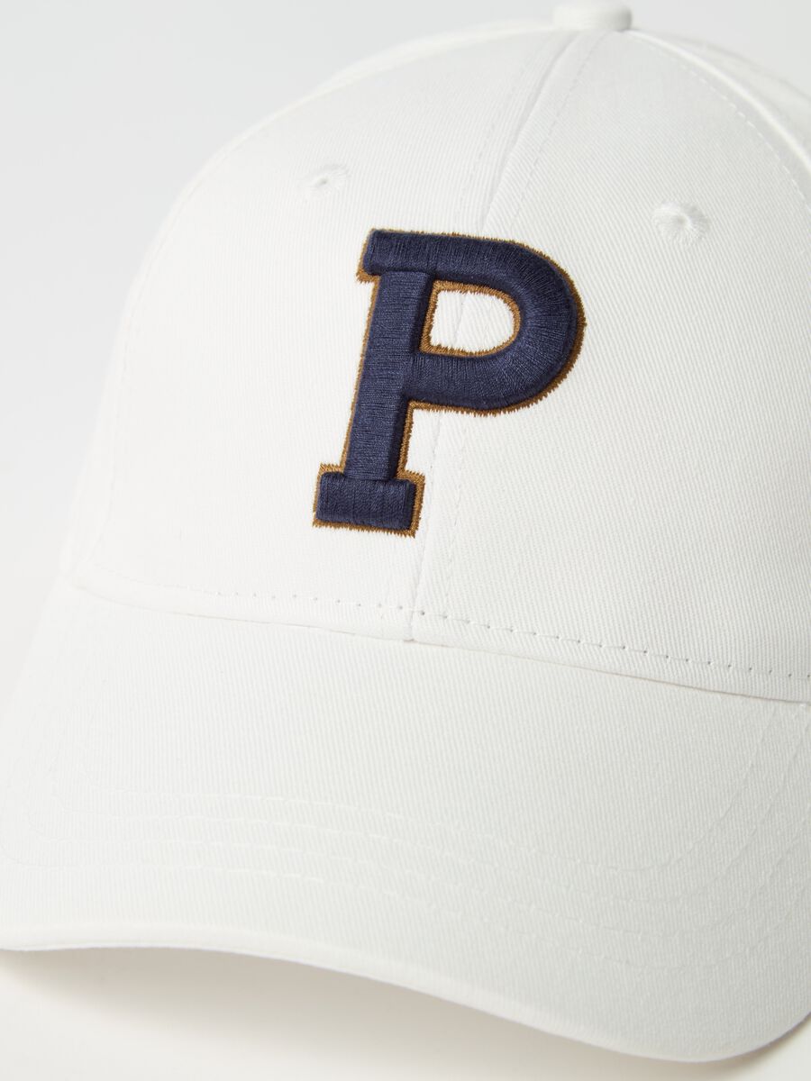 Baseball cap with embroidered logo_2