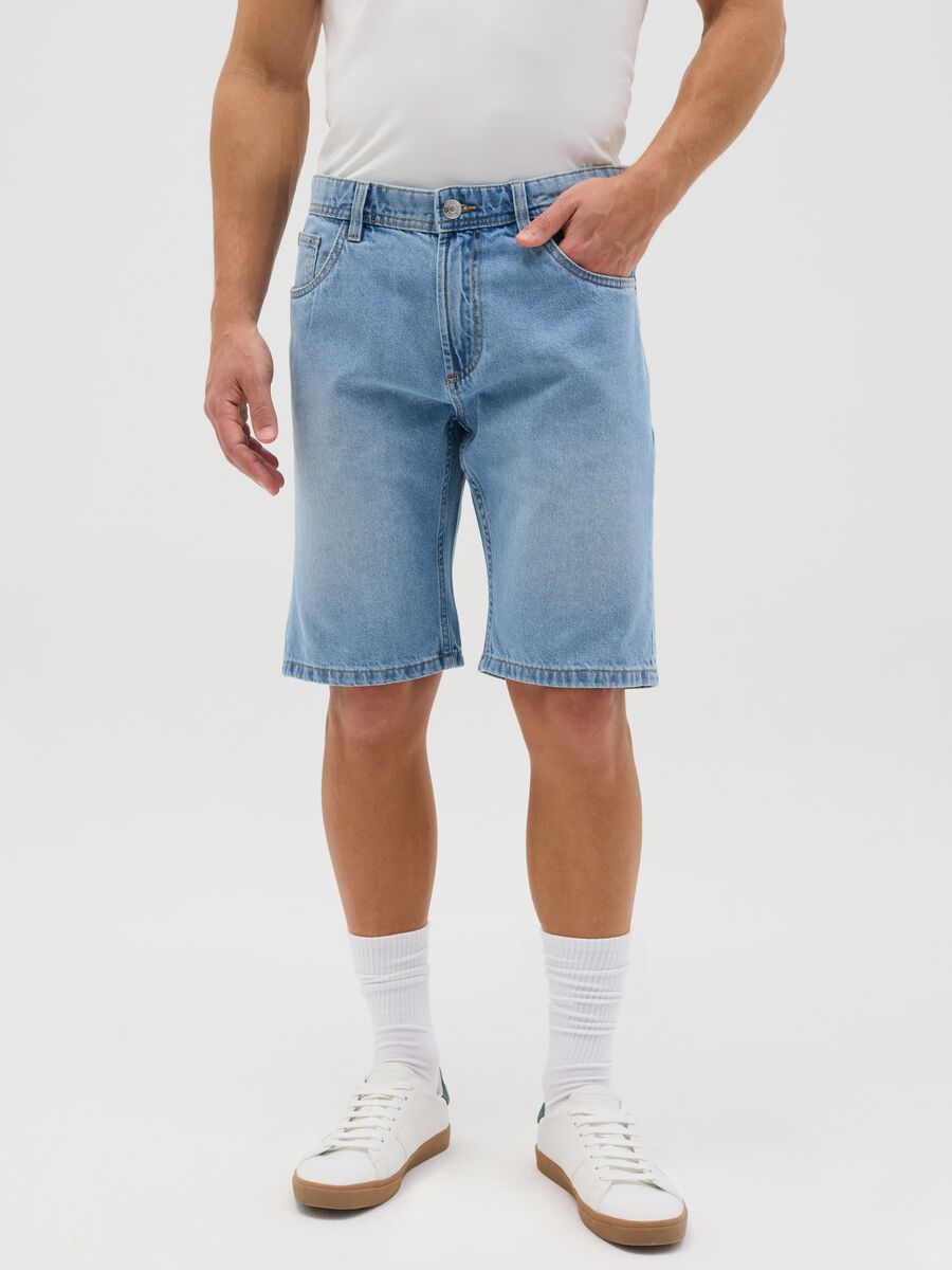 Light blue slim-fit Bermuda shorts in denim_1
