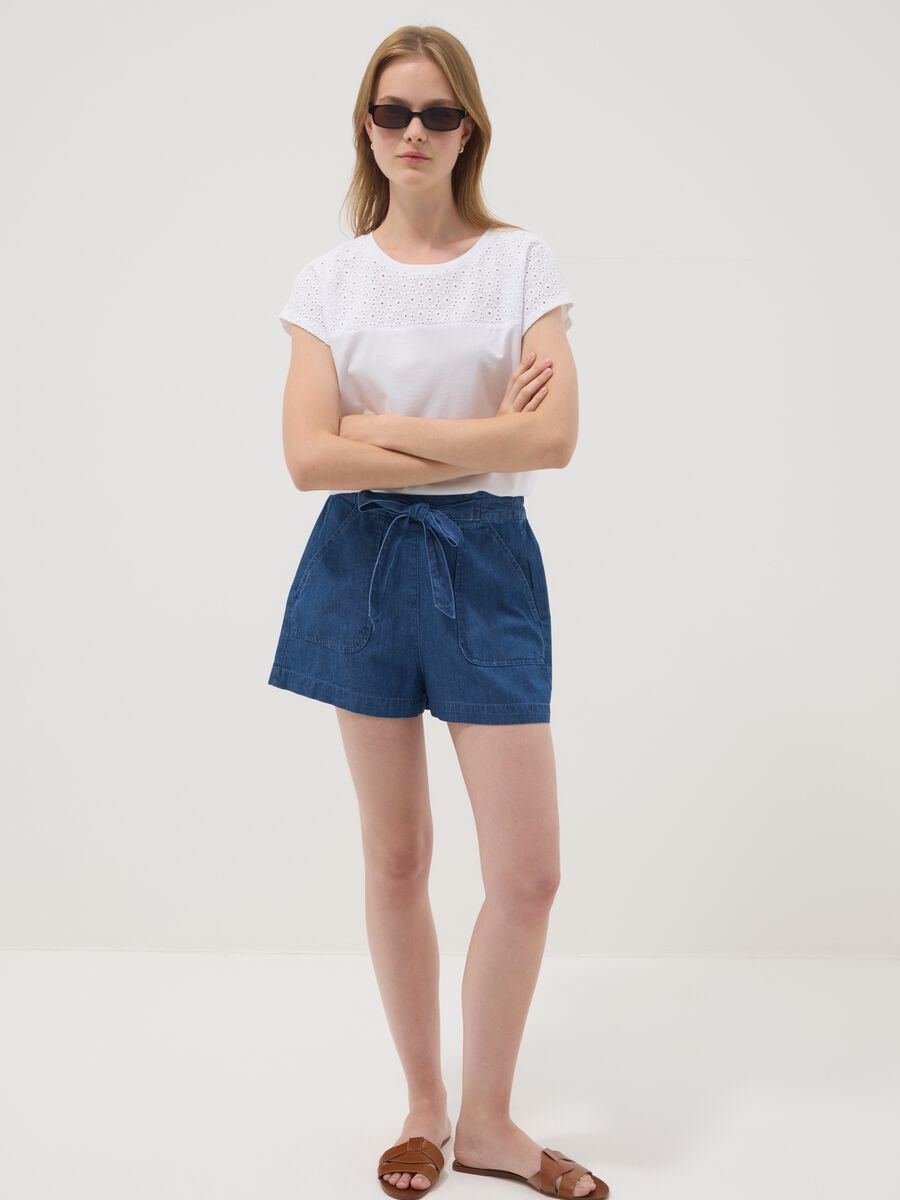 T-shirt bianca in puro cotone con ricamo traforato regular fit_1