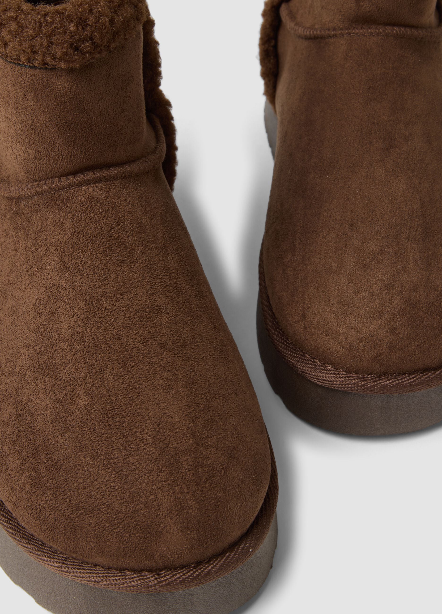 Brown ankle boots with trim