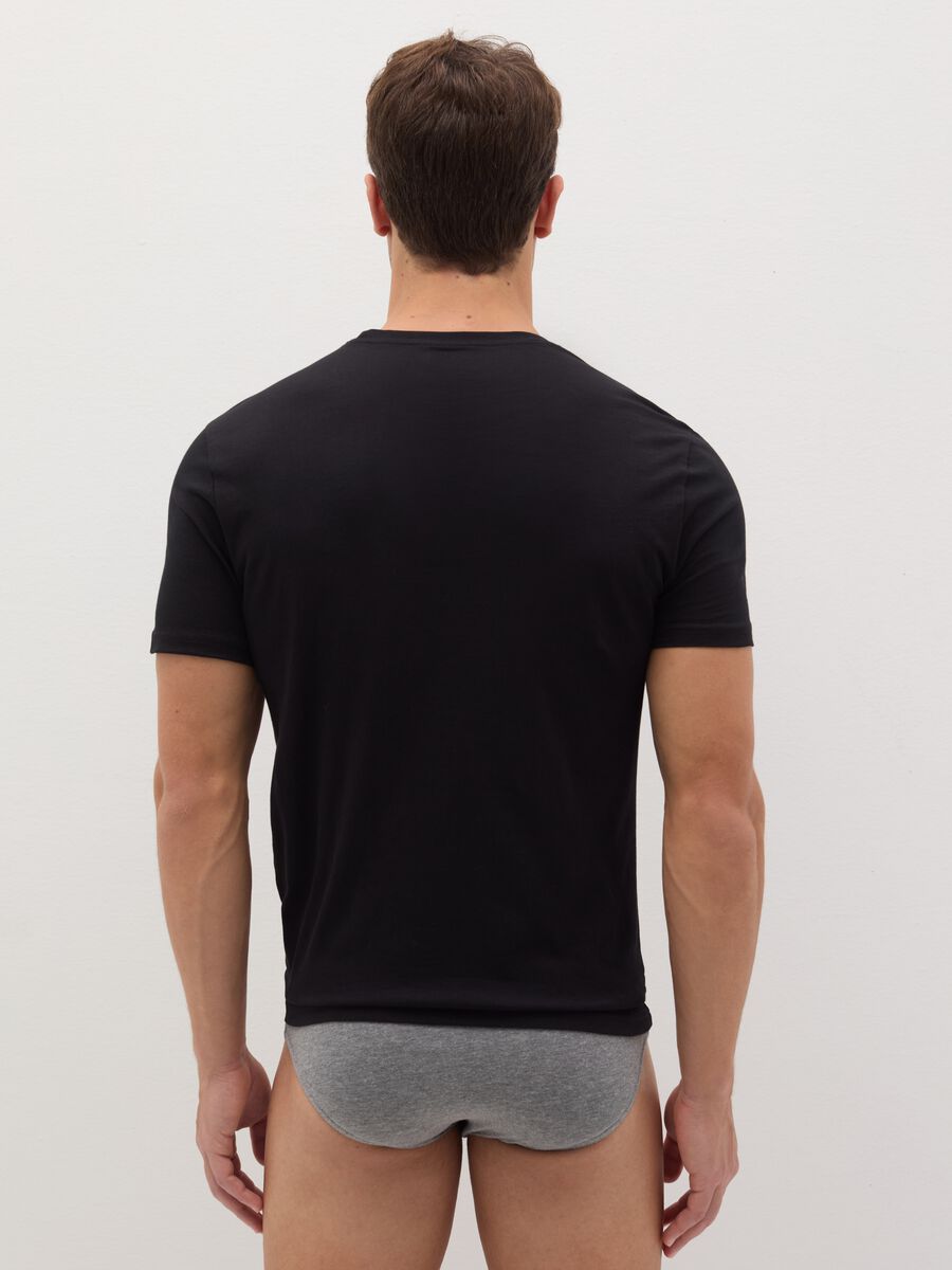 Three-pack organic cotton undershirts_2