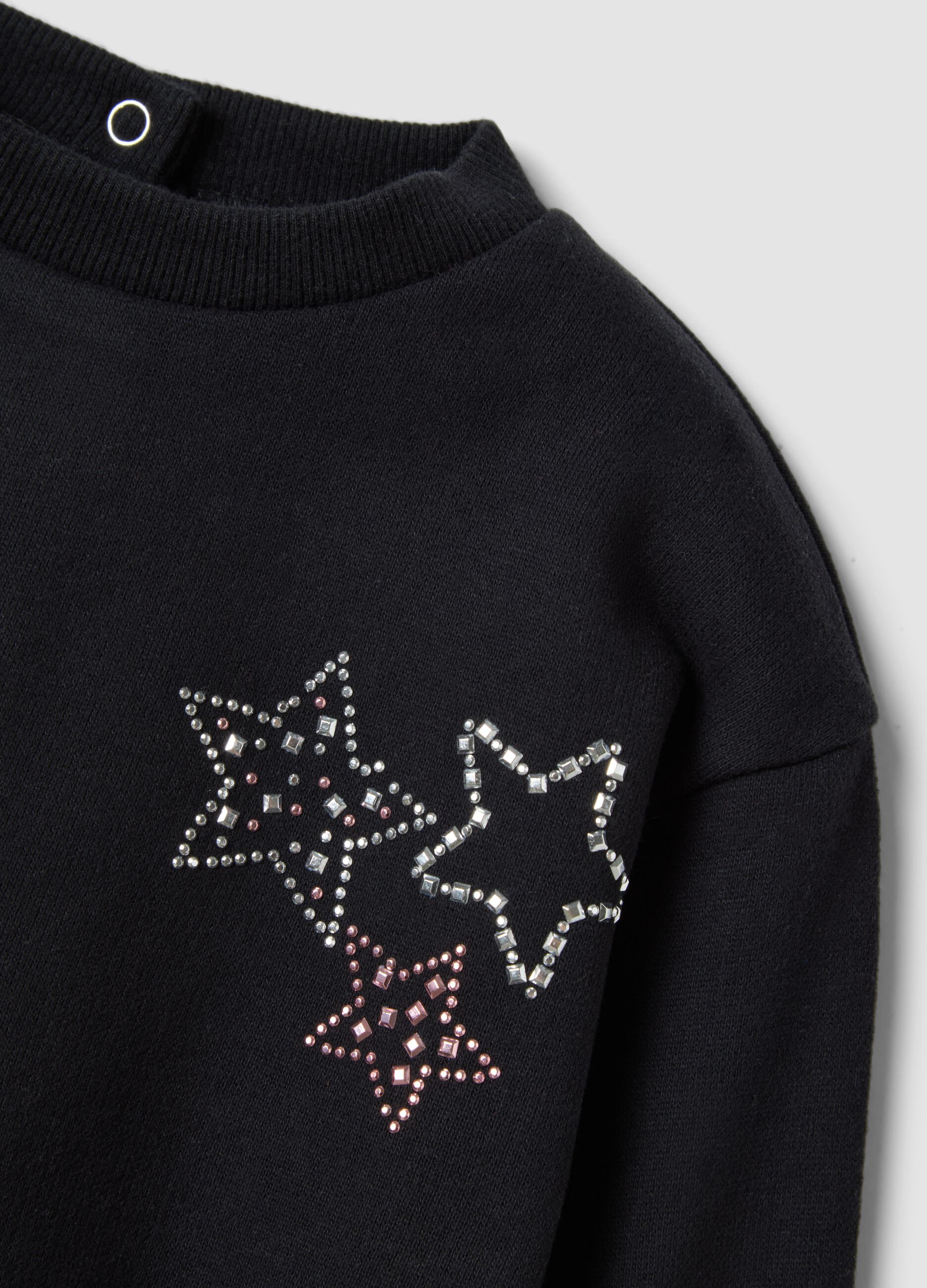 Felpa nera in puro cotone con girocollo e strass per bimba