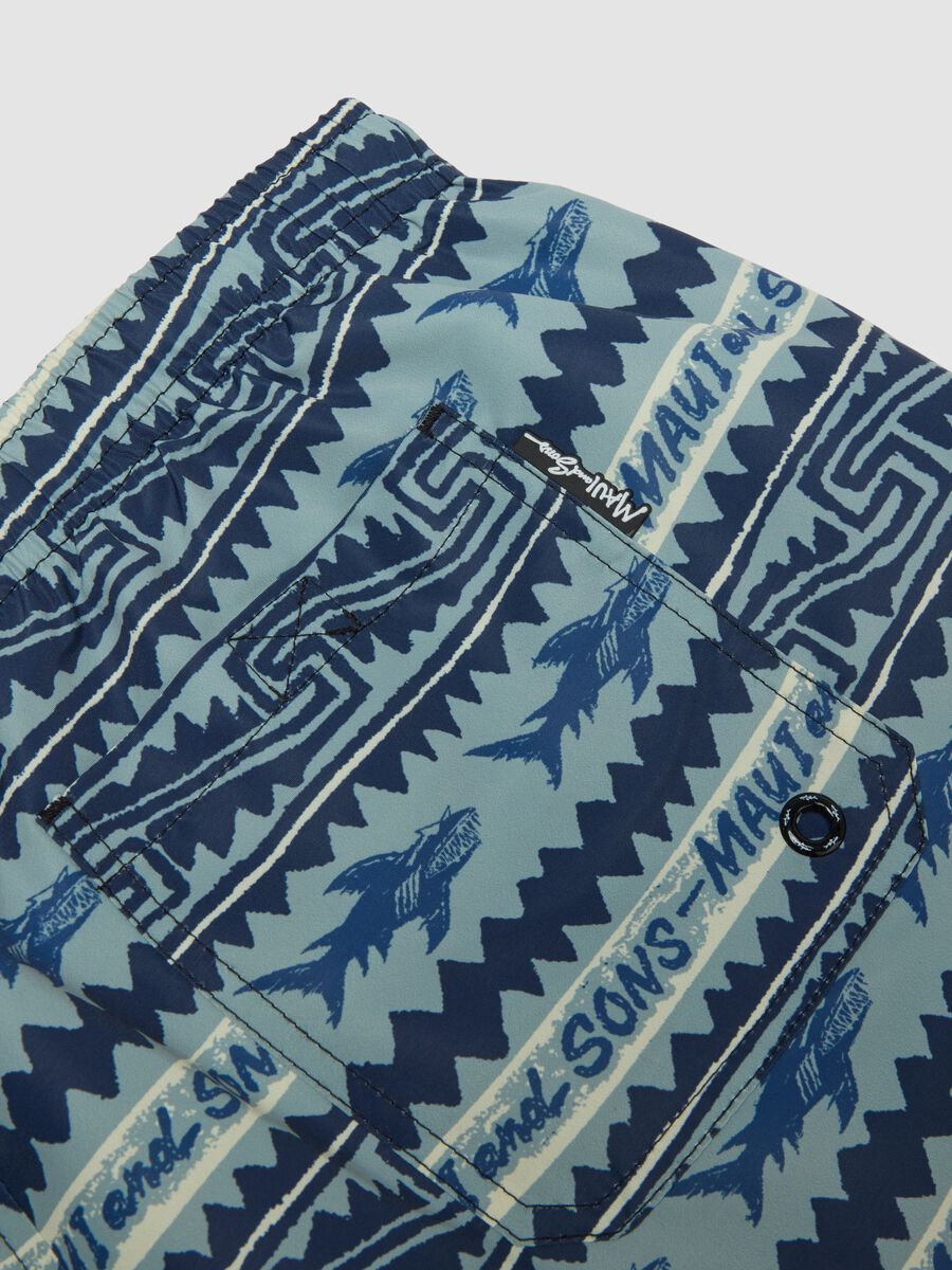 Boxer da mare multicolor con squali e fantasie geometriche_5