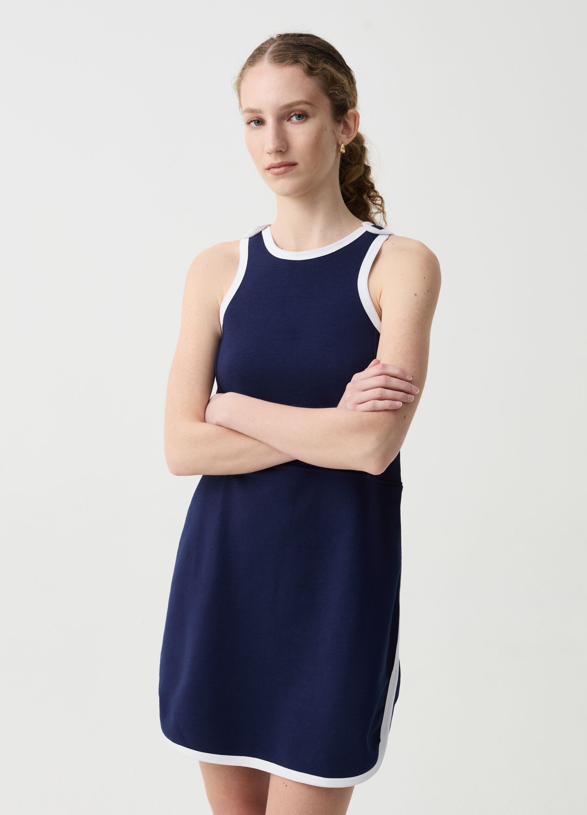 Essential short dress with contrasting trims