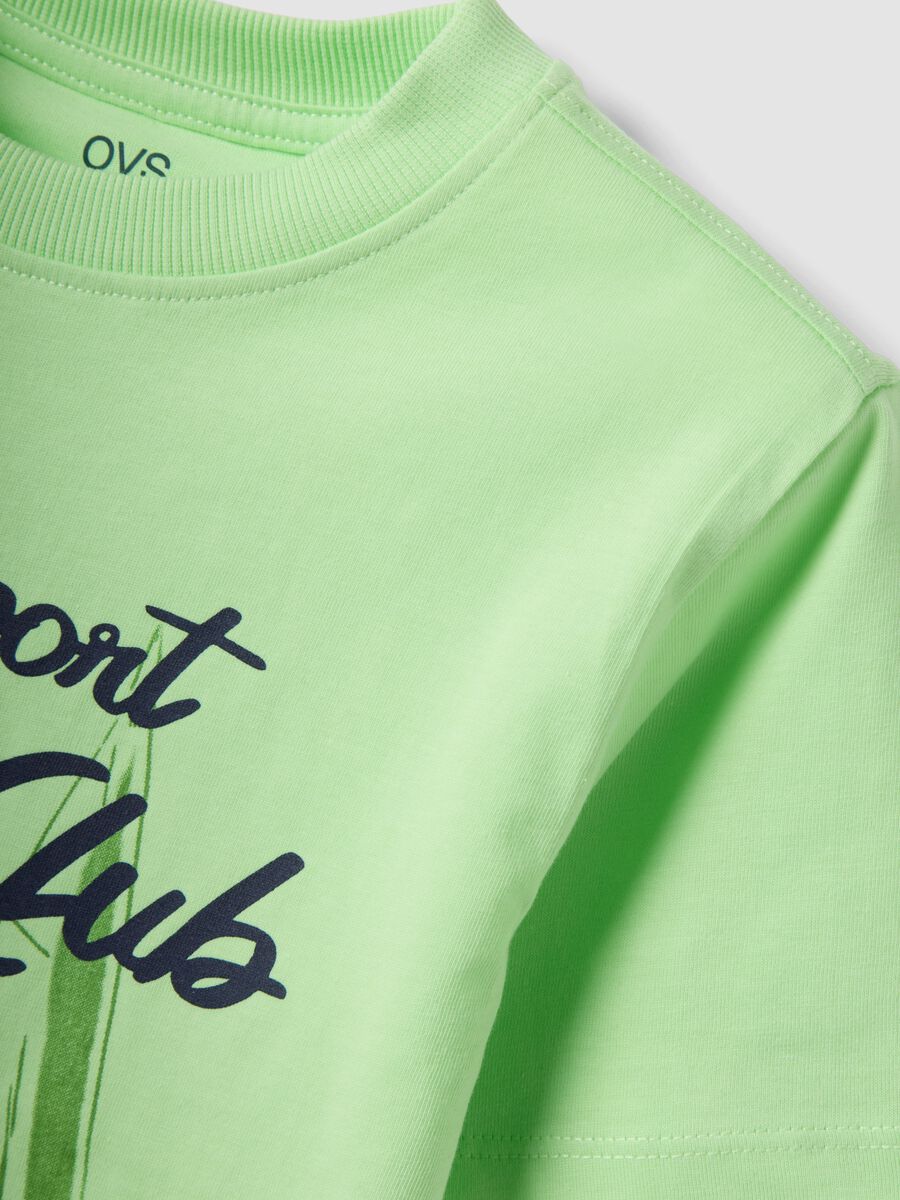 T-shirt verde in puro cotone da bambino con stampe vela_3
