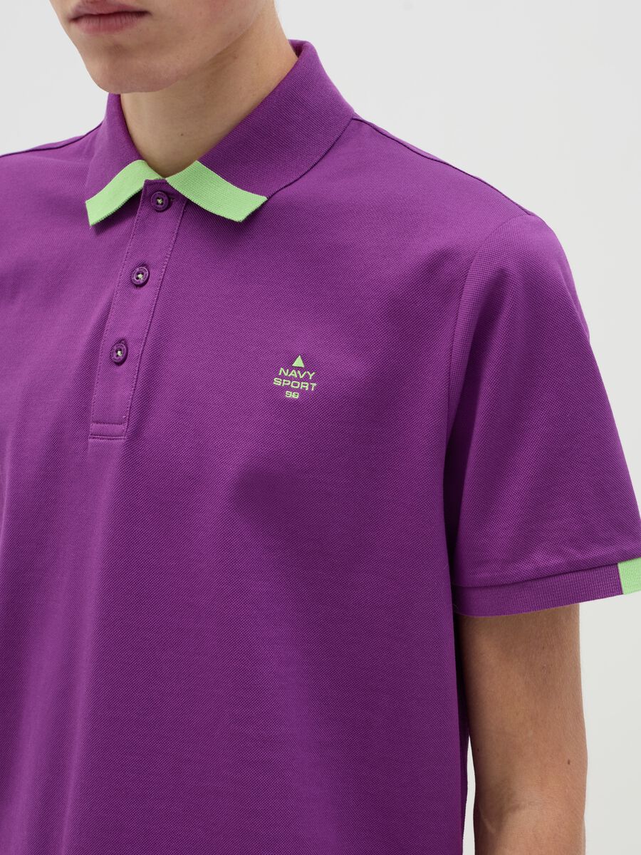 Polo shirt with contrasting detail and logo embroidery_3