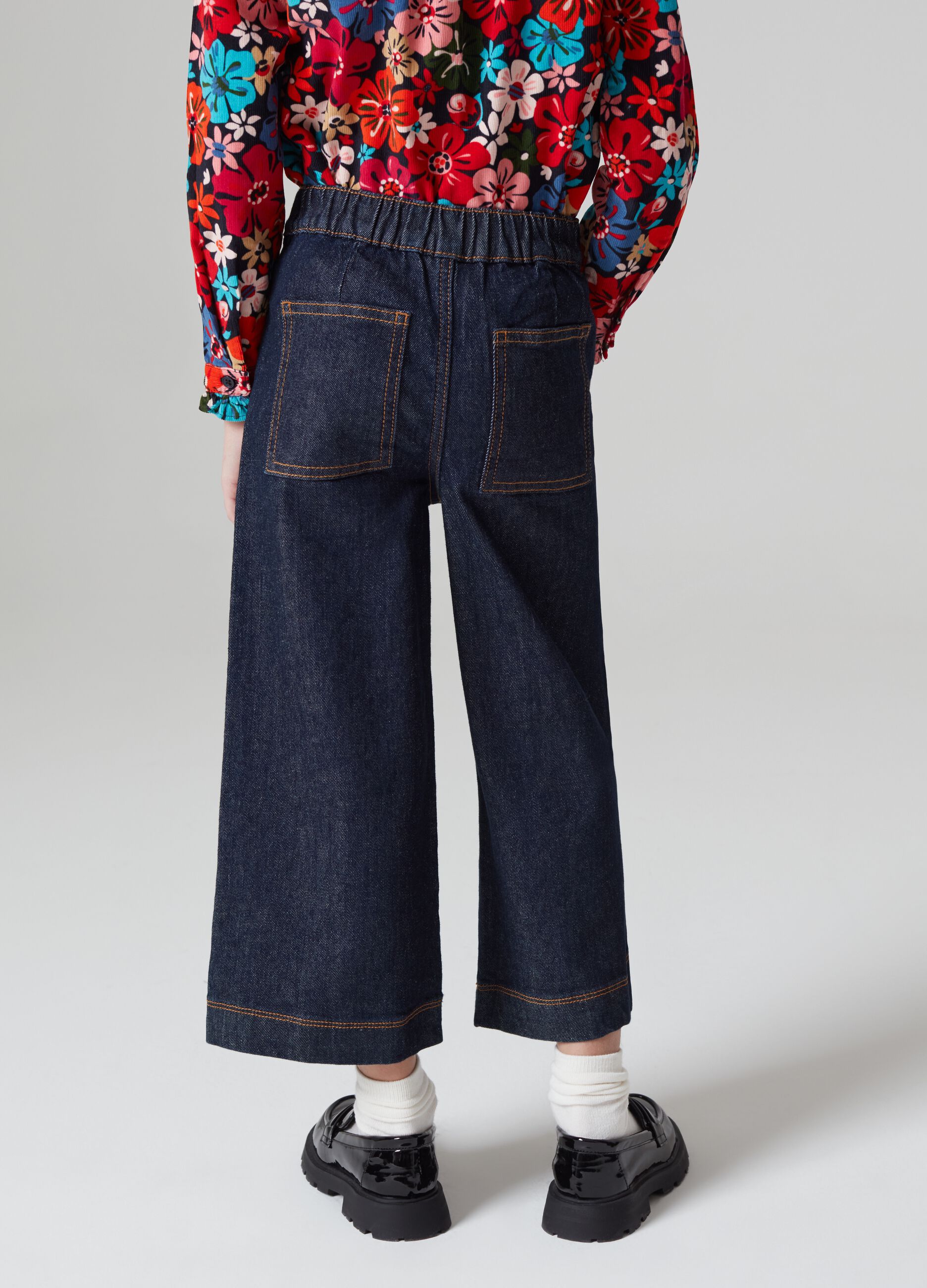 Jeans wide leg con tasche