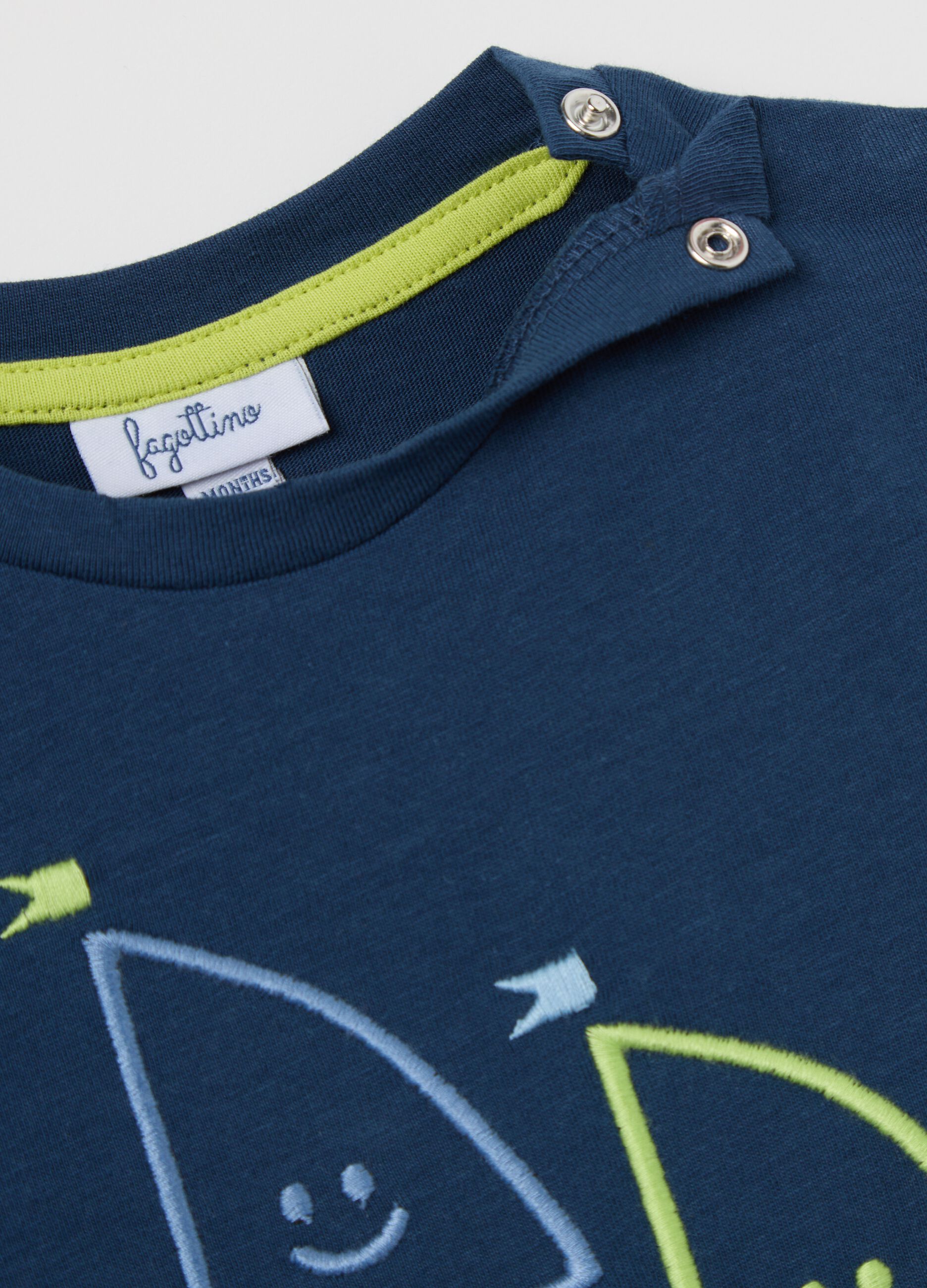 Blue cotton T-shirt with sail boats embroidery