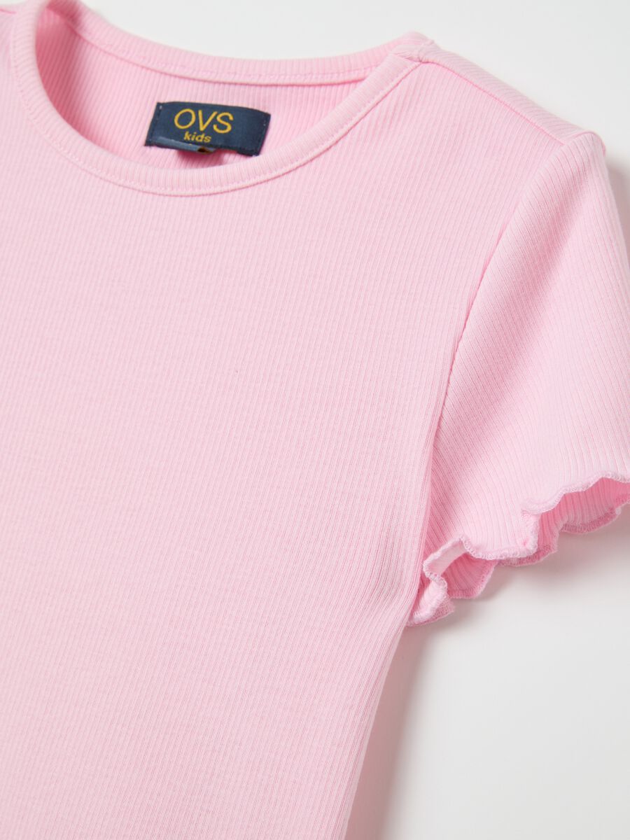 Pink ribbed T-shirt with wavy edging_2