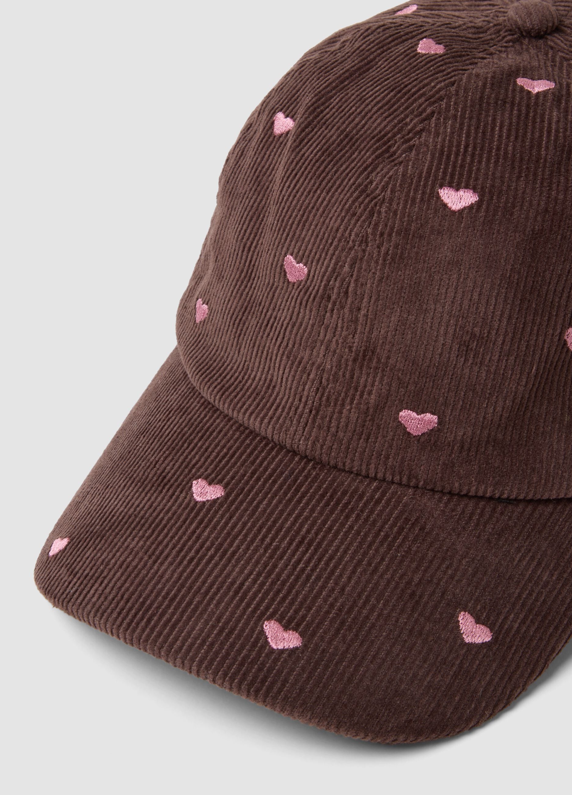 Cappello marrone in puro cotone a coste con cuori