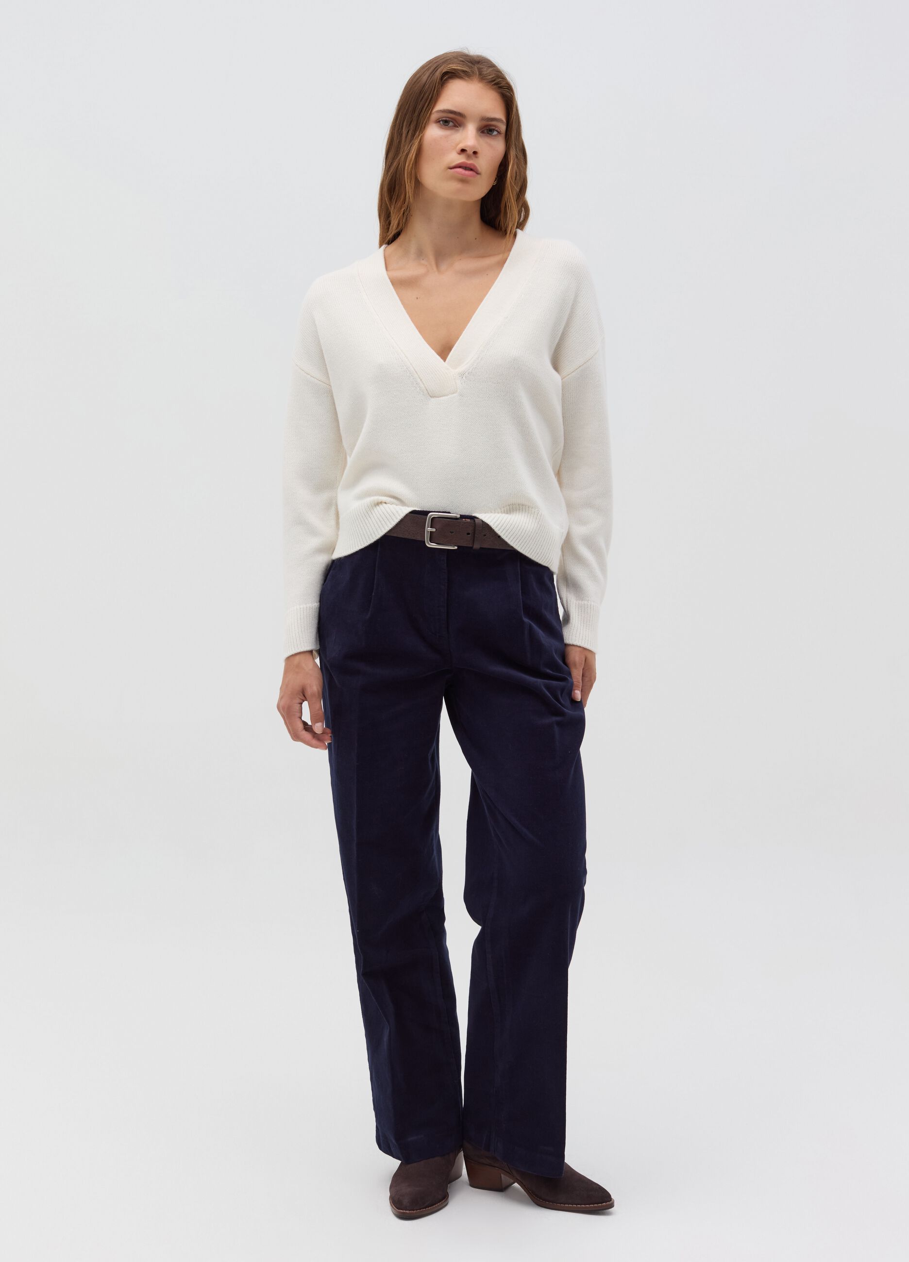 Straight-fit trousers in corduroy with darts
