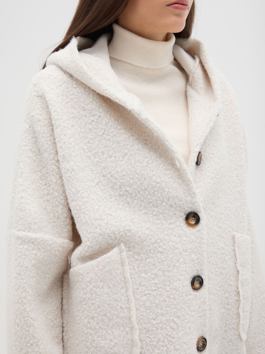 White regular fit coat with buttons and hood_3