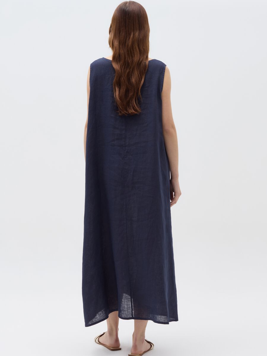 Long sleeveless dress in linen_2