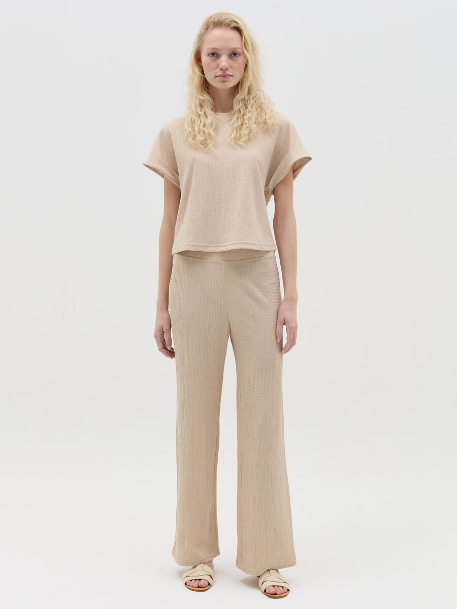 Beige short-sleeved T-shirt with waffle weave_1