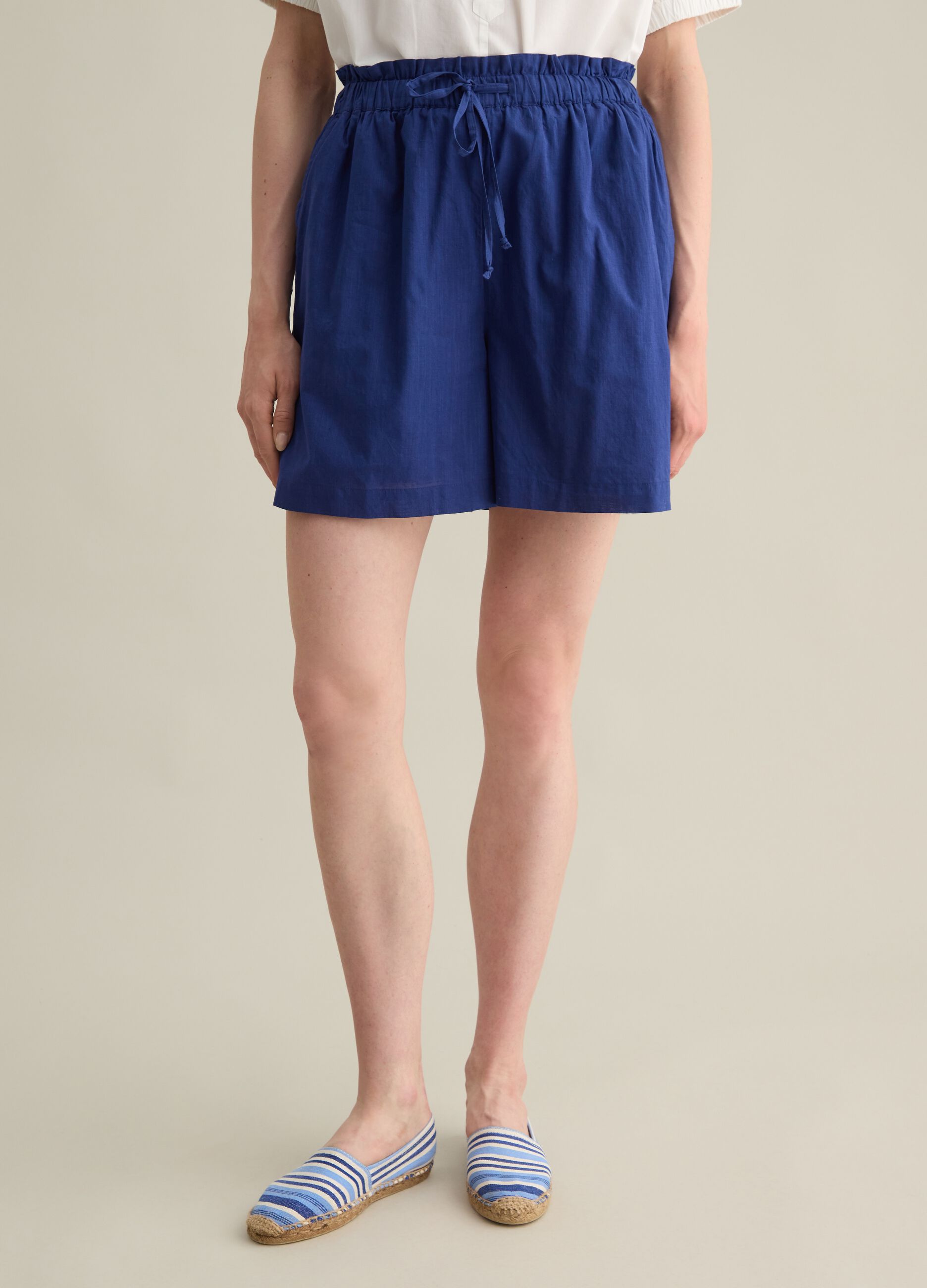 Women’s blue shorts in 100% cotton with regular fit