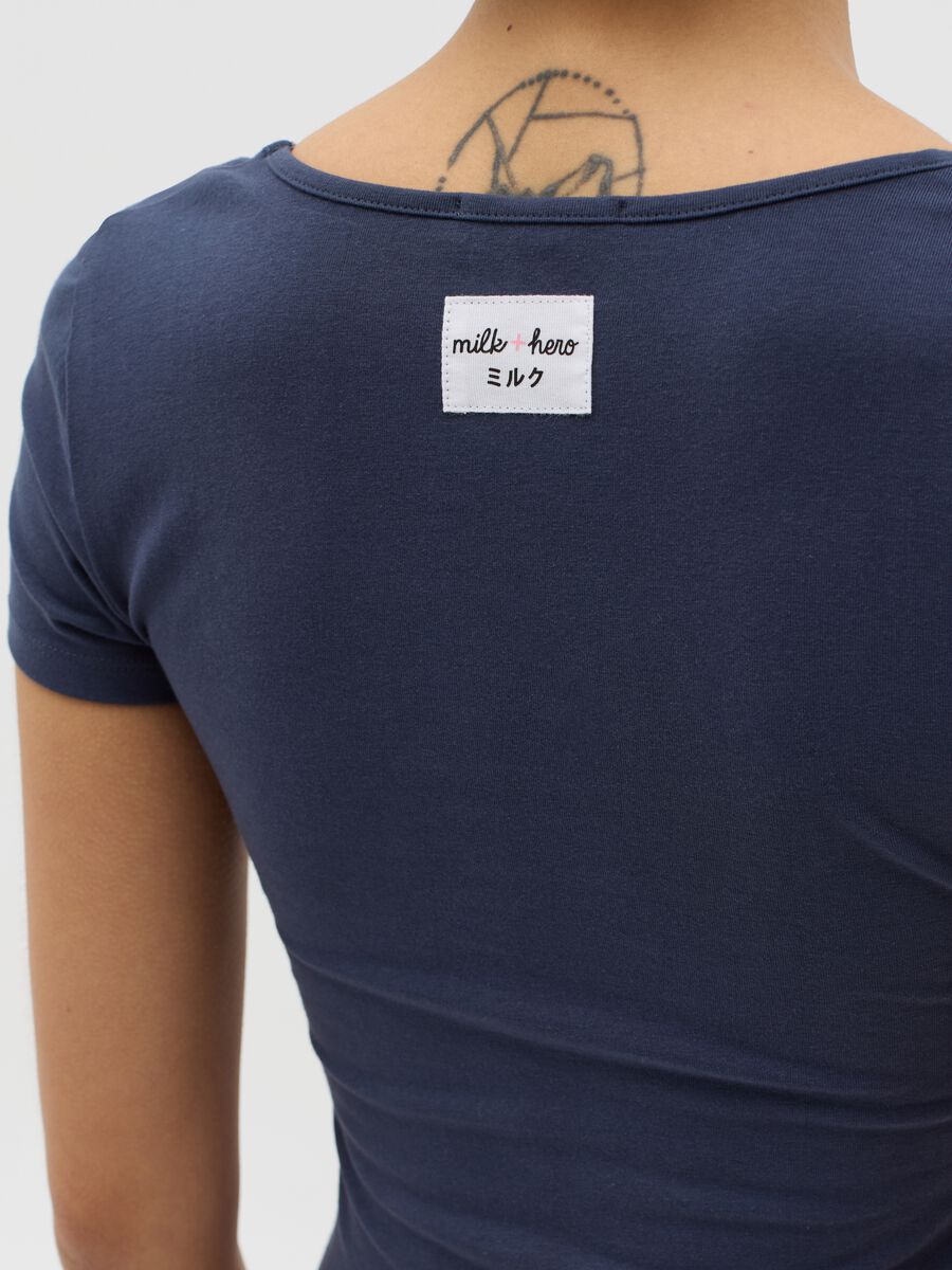 Blue T-shirt with square neckline_2