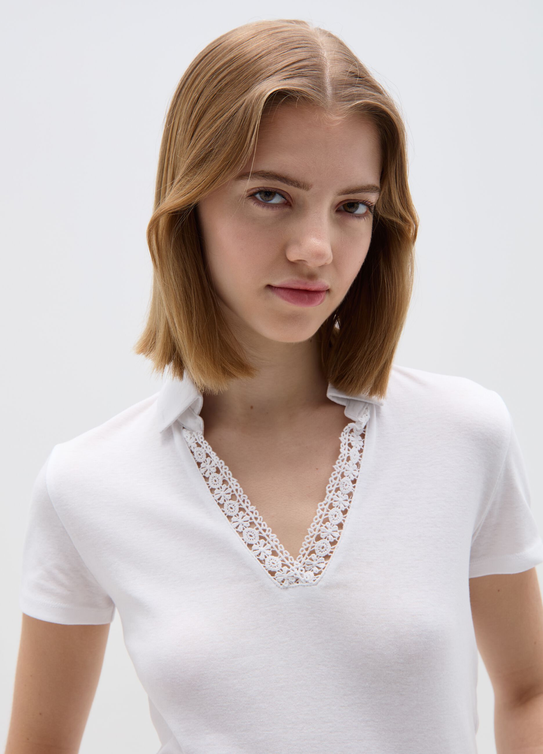 T-shirt with polo neck and crochet insert