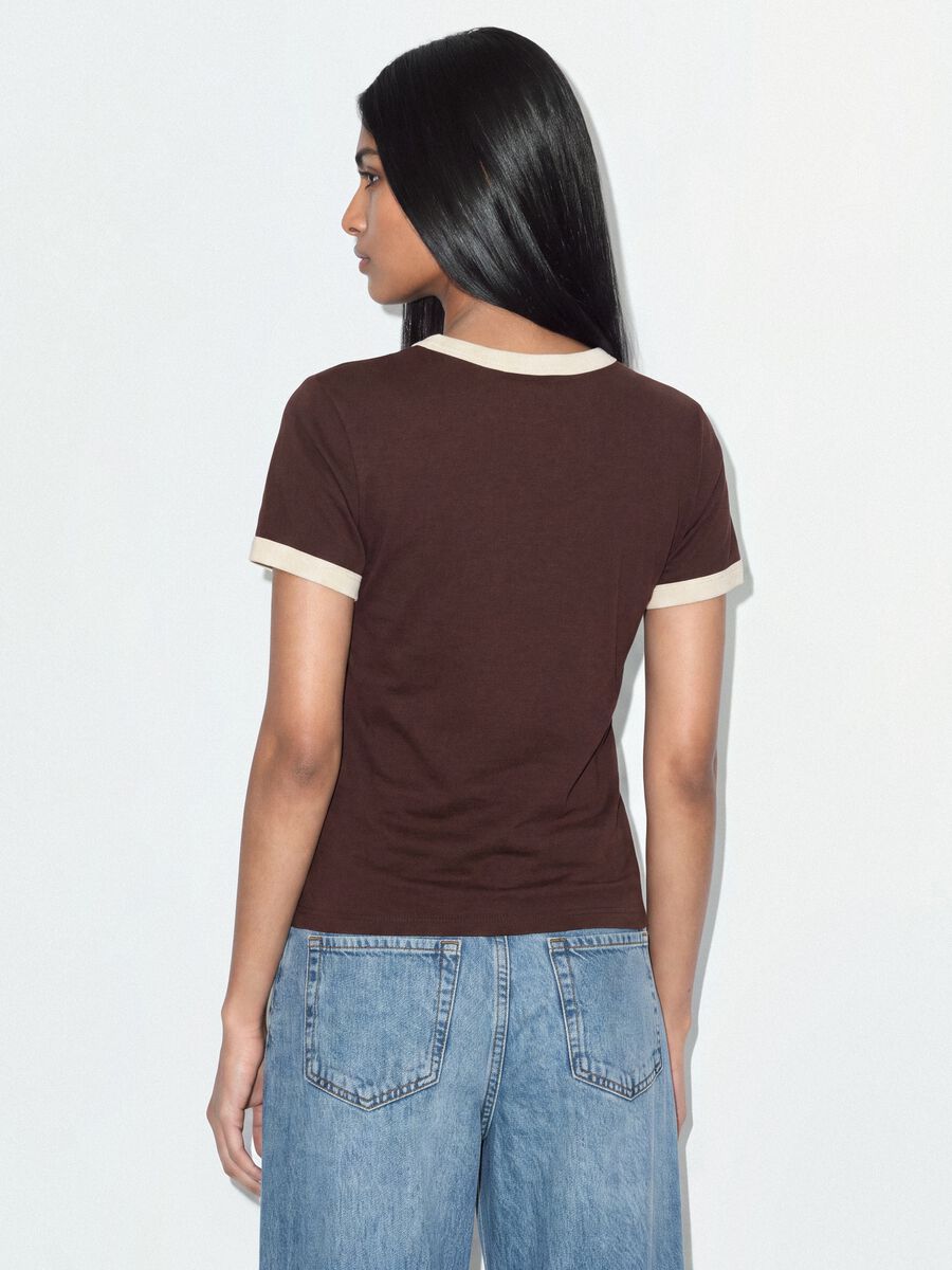 Brown cotton T-shirt with front graphic print and contrast trims_2
