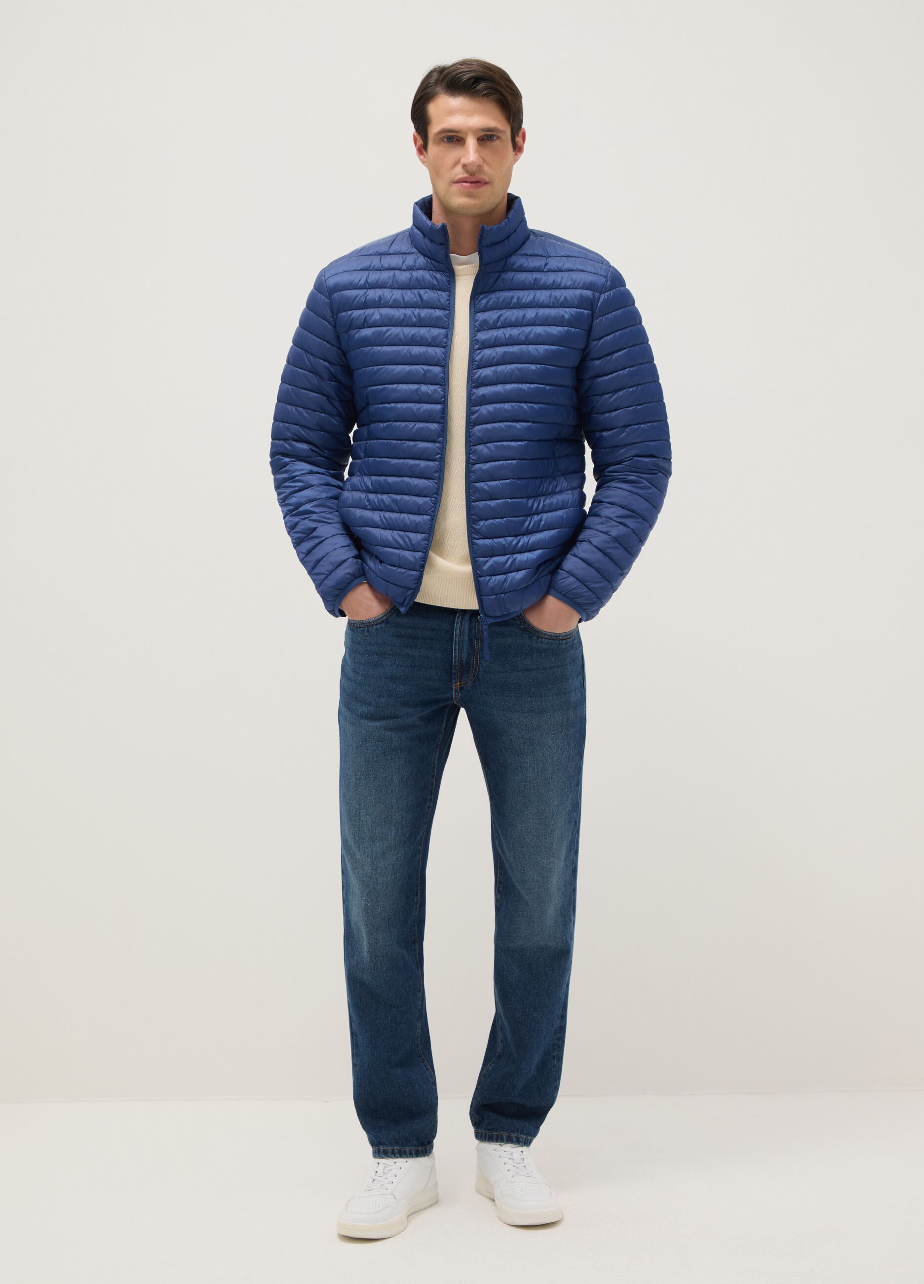 Blue padded jacket with regular fit and zip