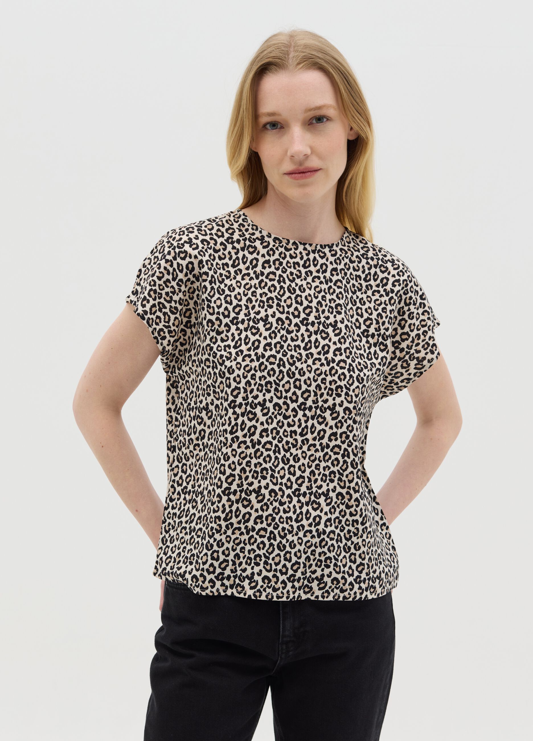 Short-sleeved beige shirt in viscose