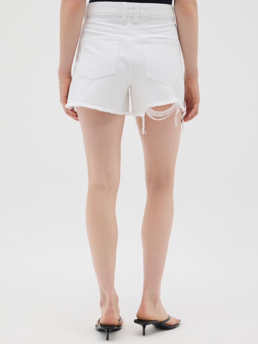 Women's white pure cotton regular fit shorts_2
