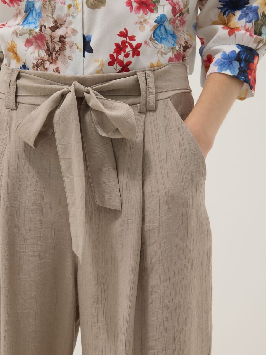 Beige viscose-blend trousers with belt_3