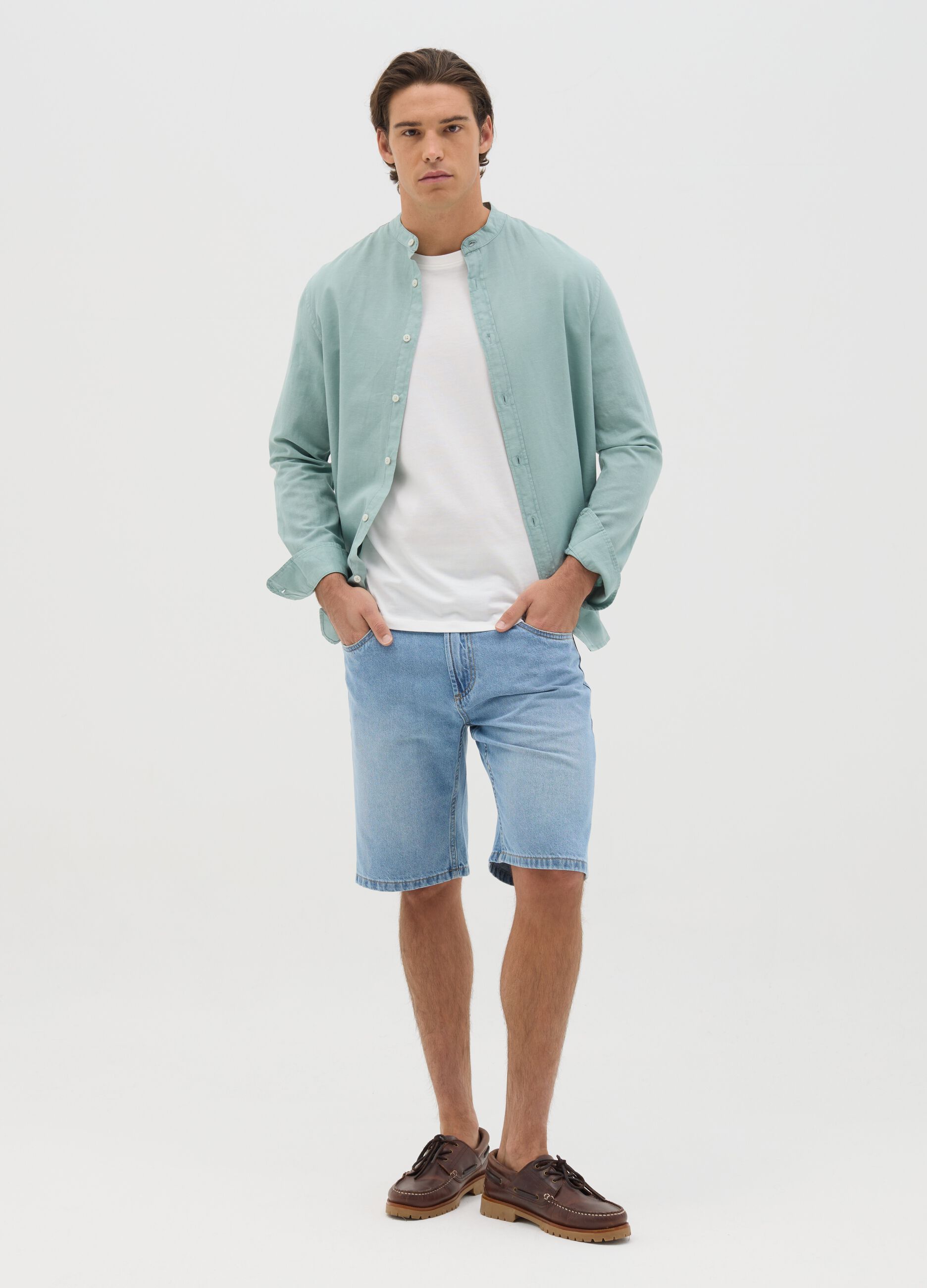 Light blue shirt in cotton and linen with Mandarin collar