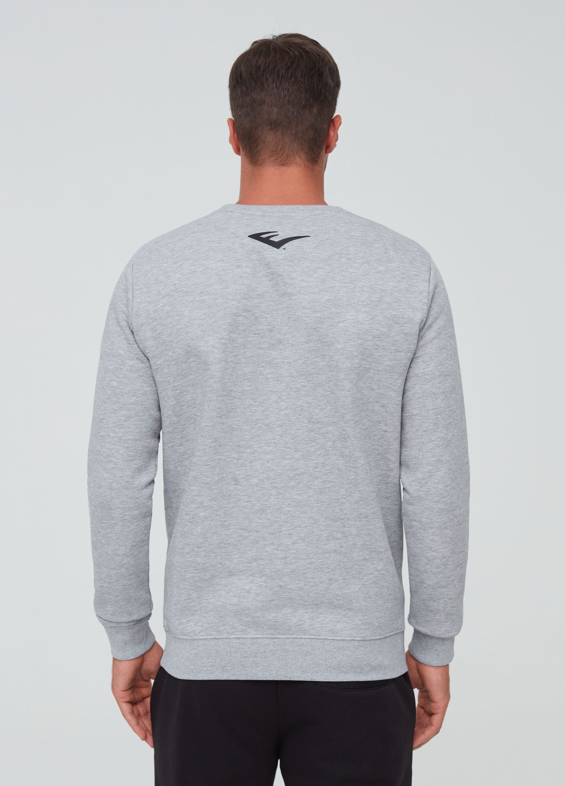 Round neck sweatshirt with Everlast print